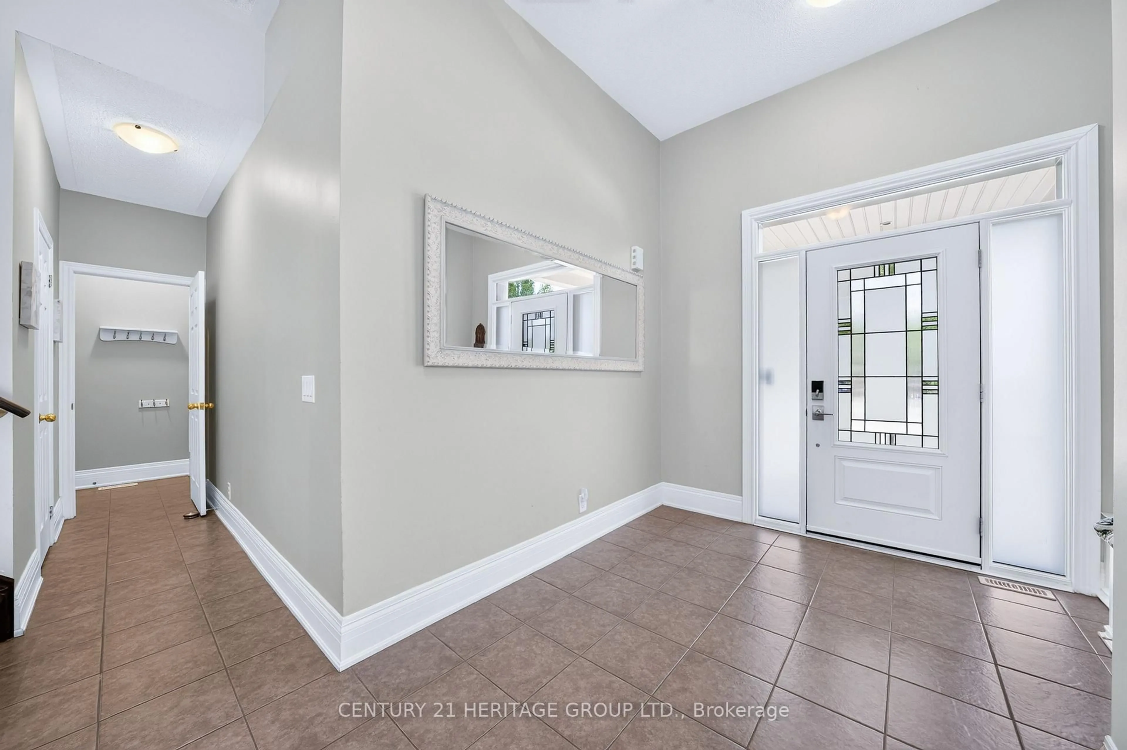 Indoor entryway for 16 Harvest Hills Blvd, Newmarket Ontario L9N 0A5