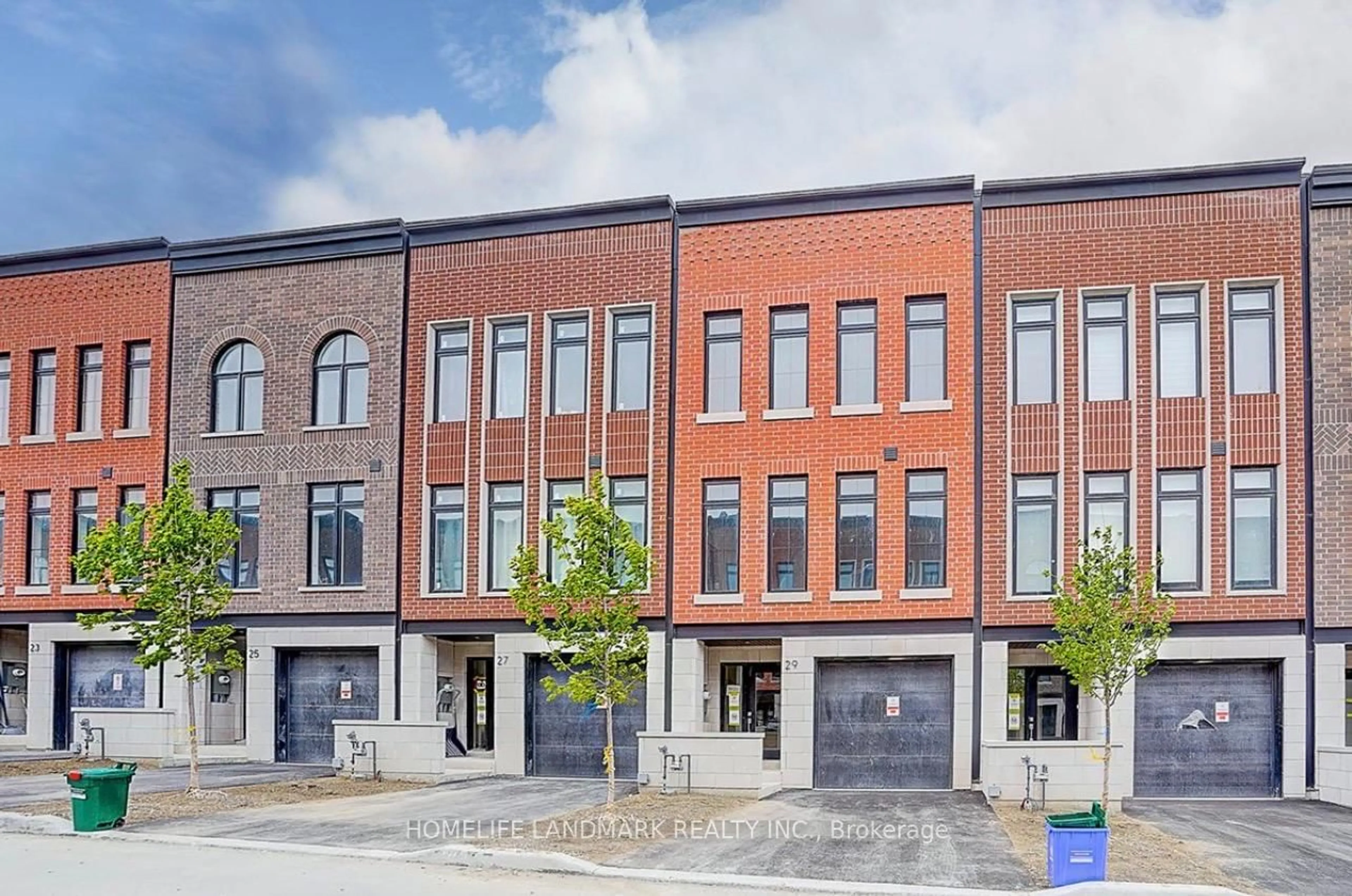Home with brick exterior material, street for 29 Chestnut Crt, Aurora Ontario L4G 4A4