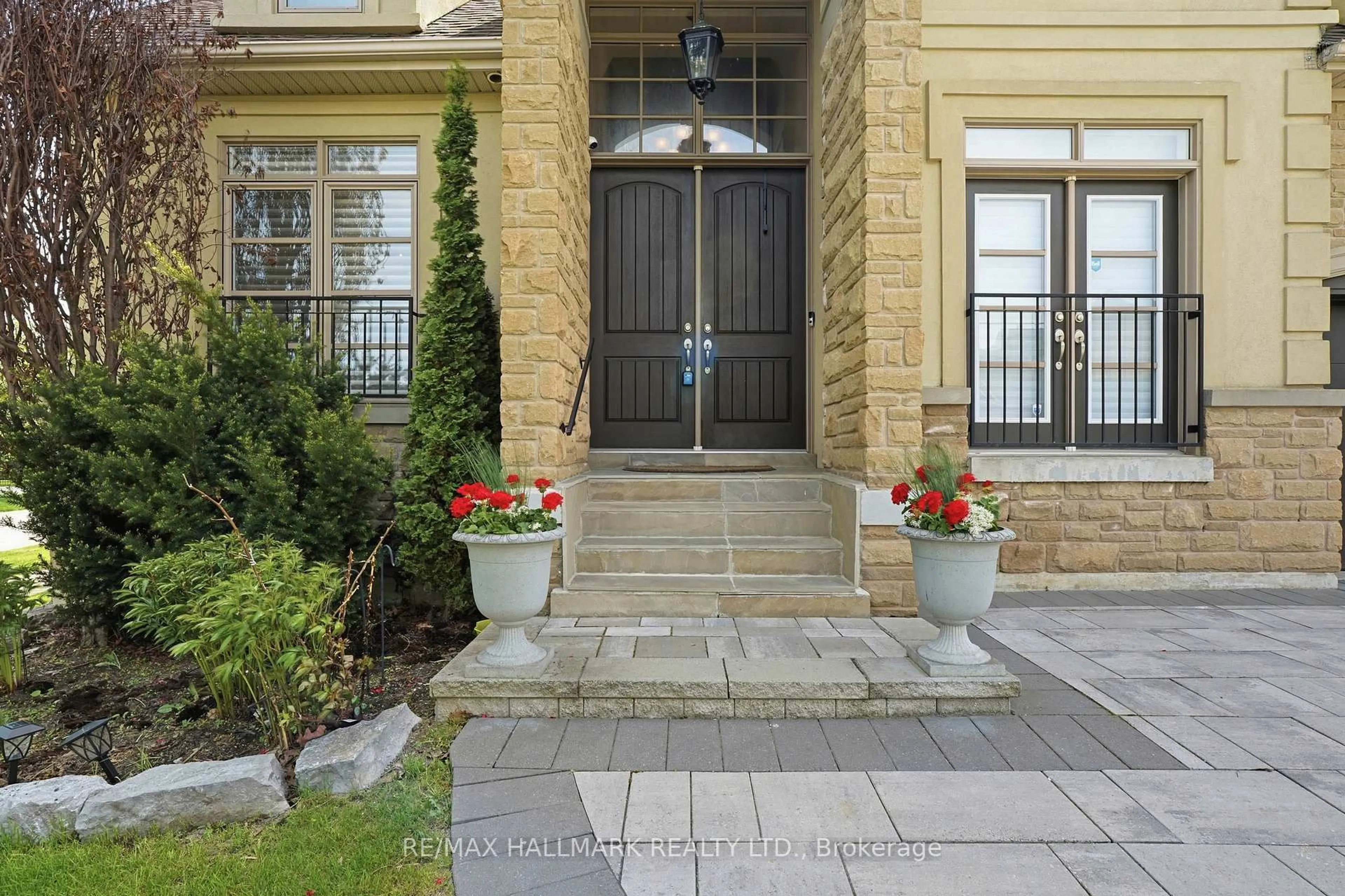 Indoor entryway for 11 Pagean Dr, Richmond Hill Ontario L4E 4R7