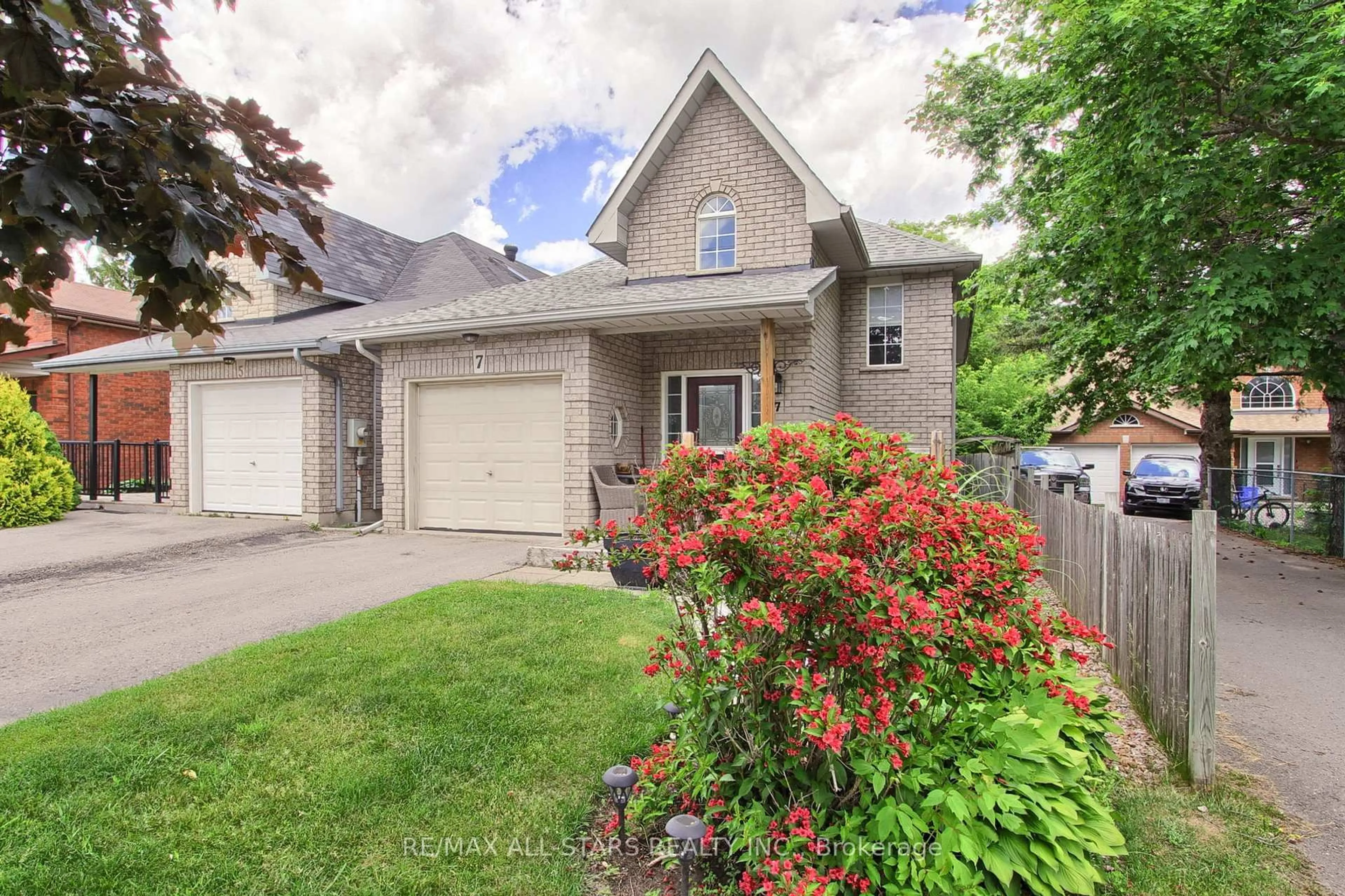 Unknown for 7 John Harvey St, Uxbridge Ontario L9P 1C3