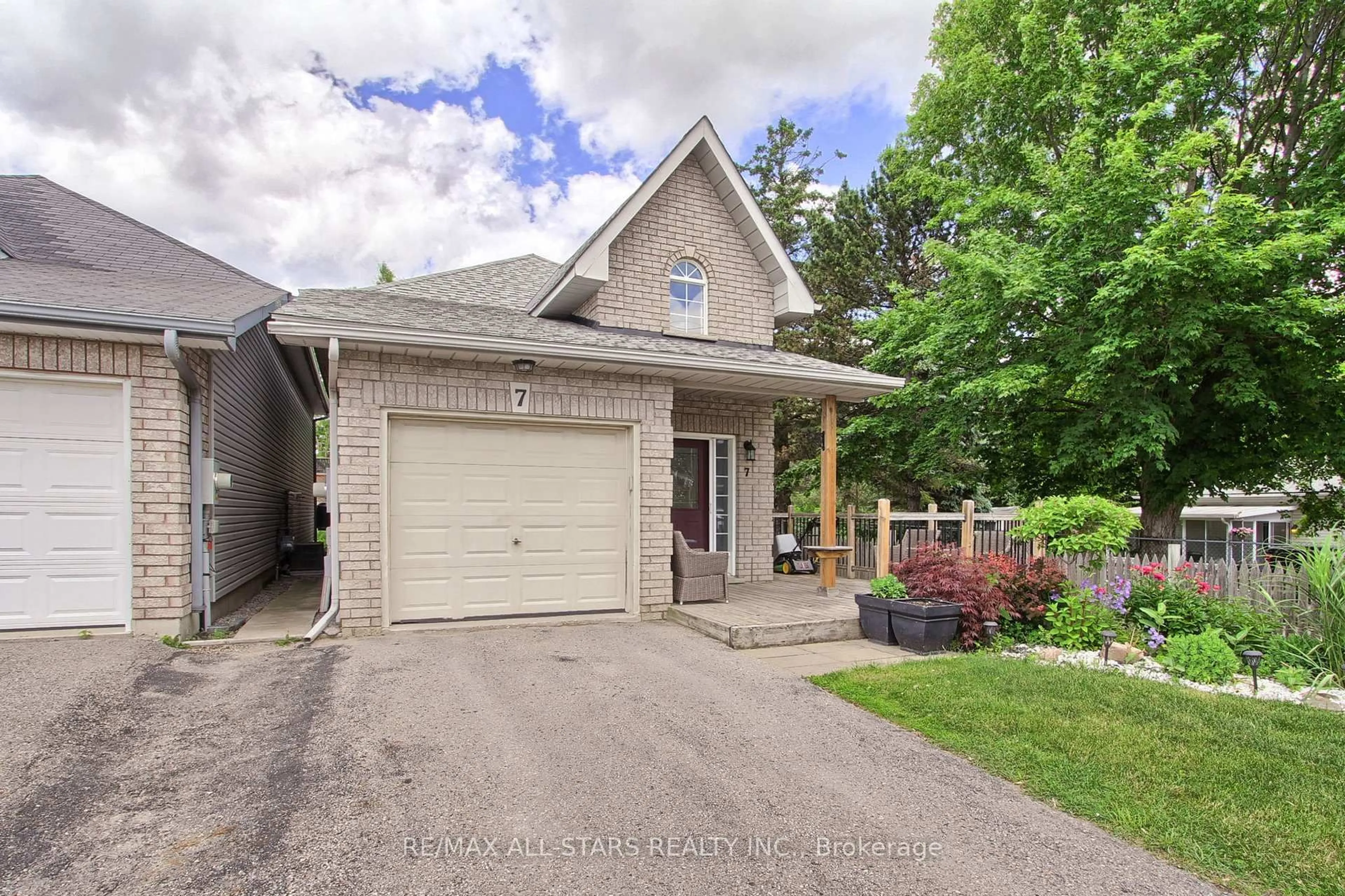 Unknown for 7 John Harvey St, Uxbridge Ontario L9P 1C3