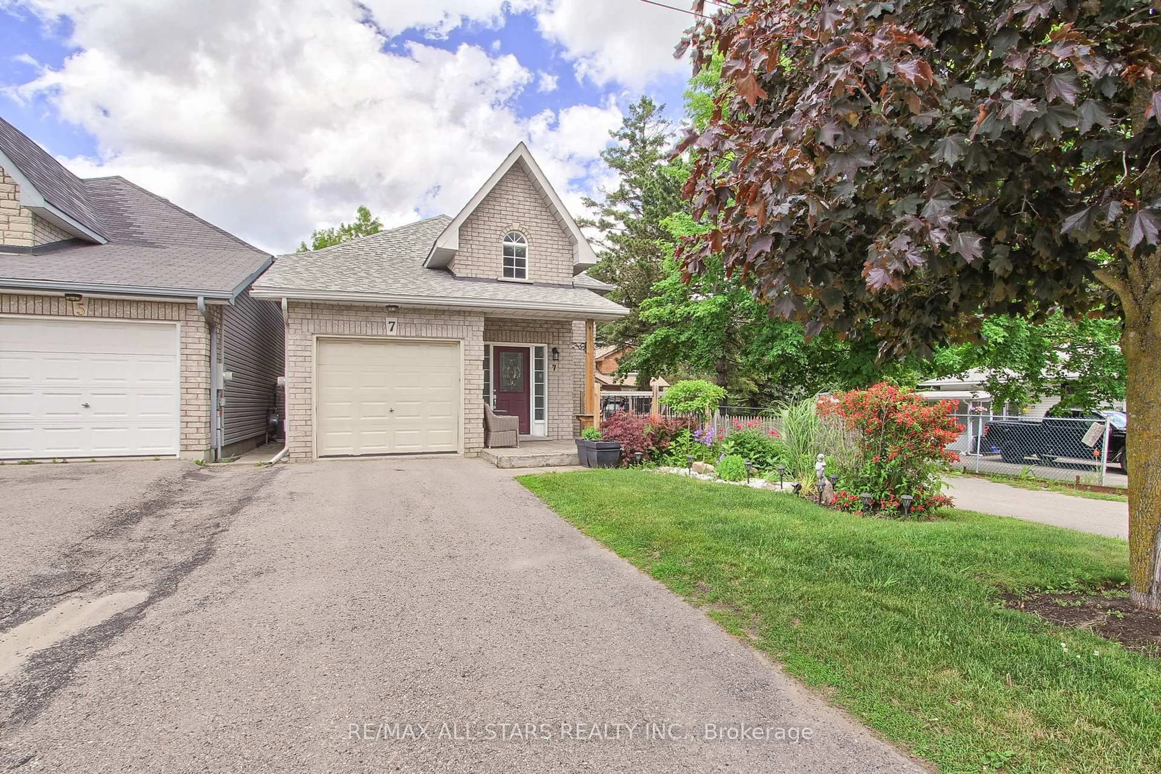 Unknown for 7 John Harvey St, Uxbridge Ontario L9P 1C3