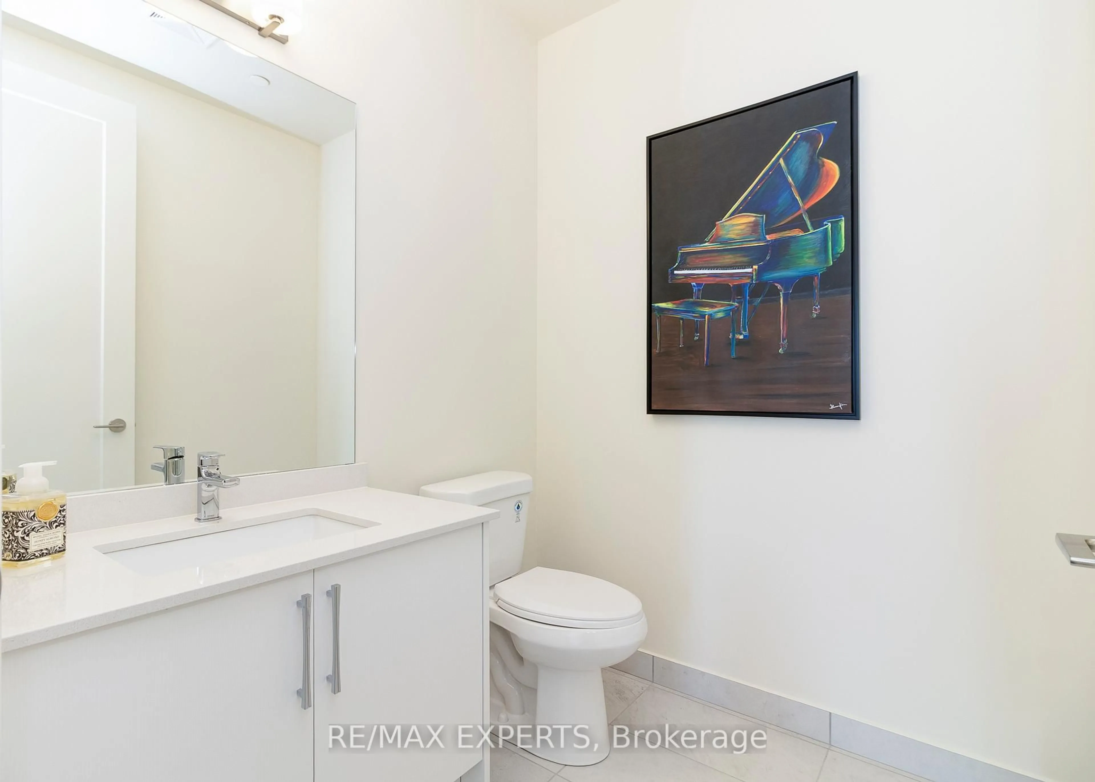 Standard bathroom, ceramic/tile floor for 8960 Jane St #PH111, Vaughan Ontario L4K 0M6