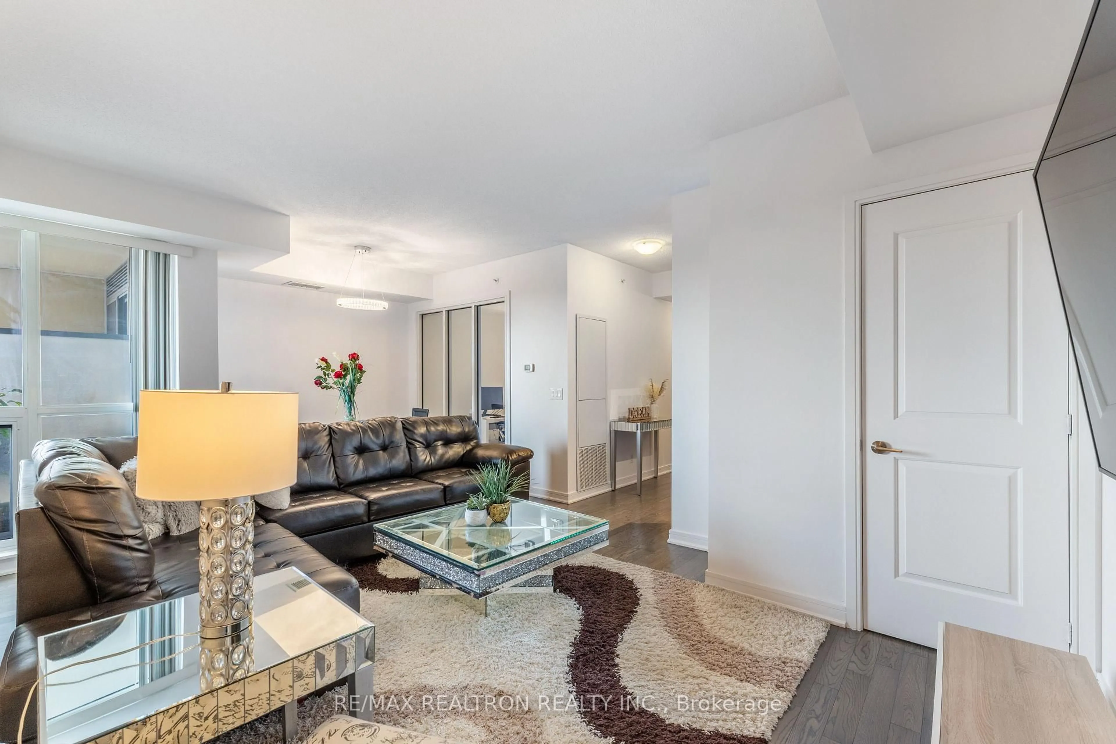 Living room with furniture, unknown for 9205 Yonge St #501, Richmond Hill Ontario L4C 6Z2