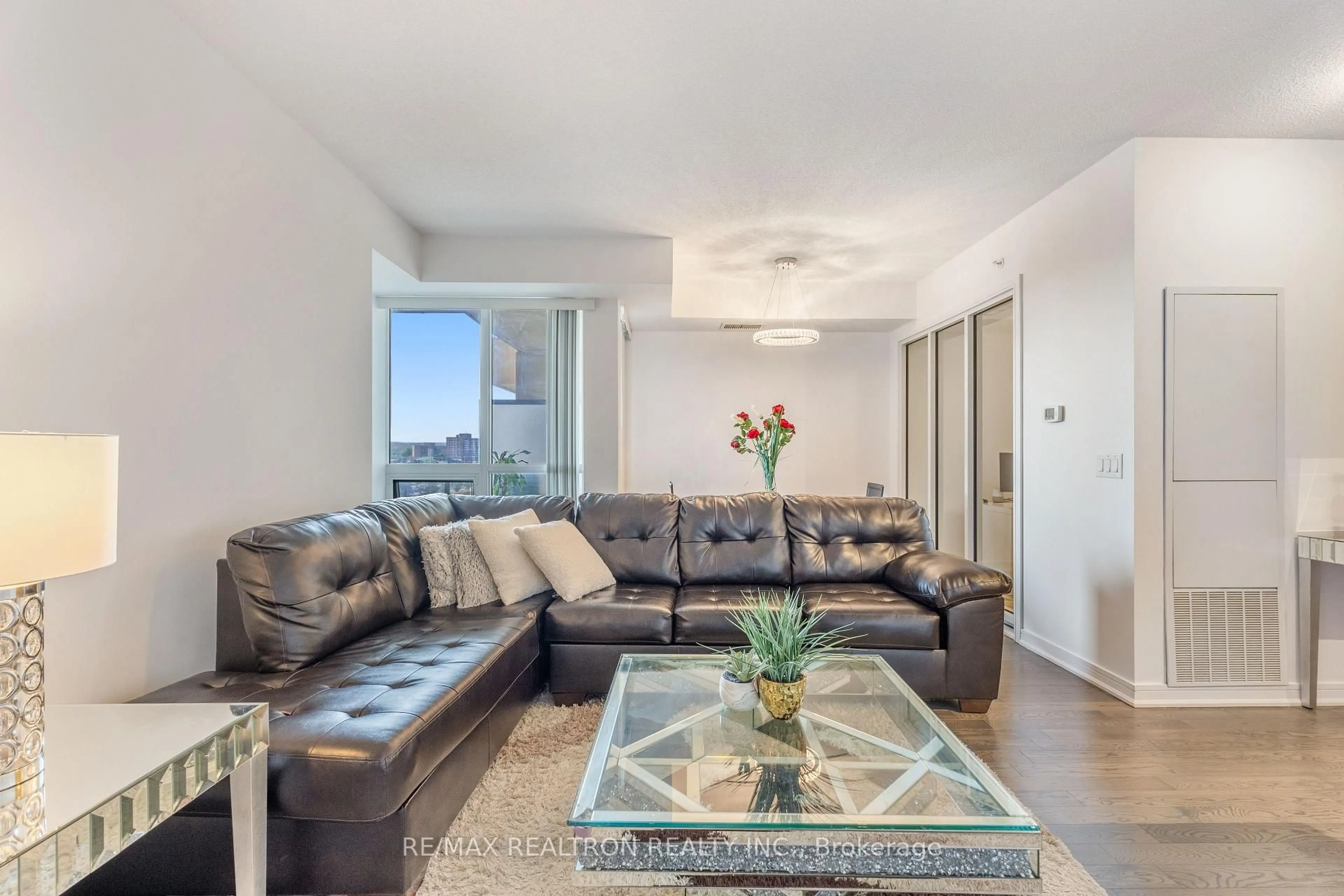 Living room with furniture, unknown for 9205 Yonge St #501, Richmond Hill Ontario L4C 6Z2