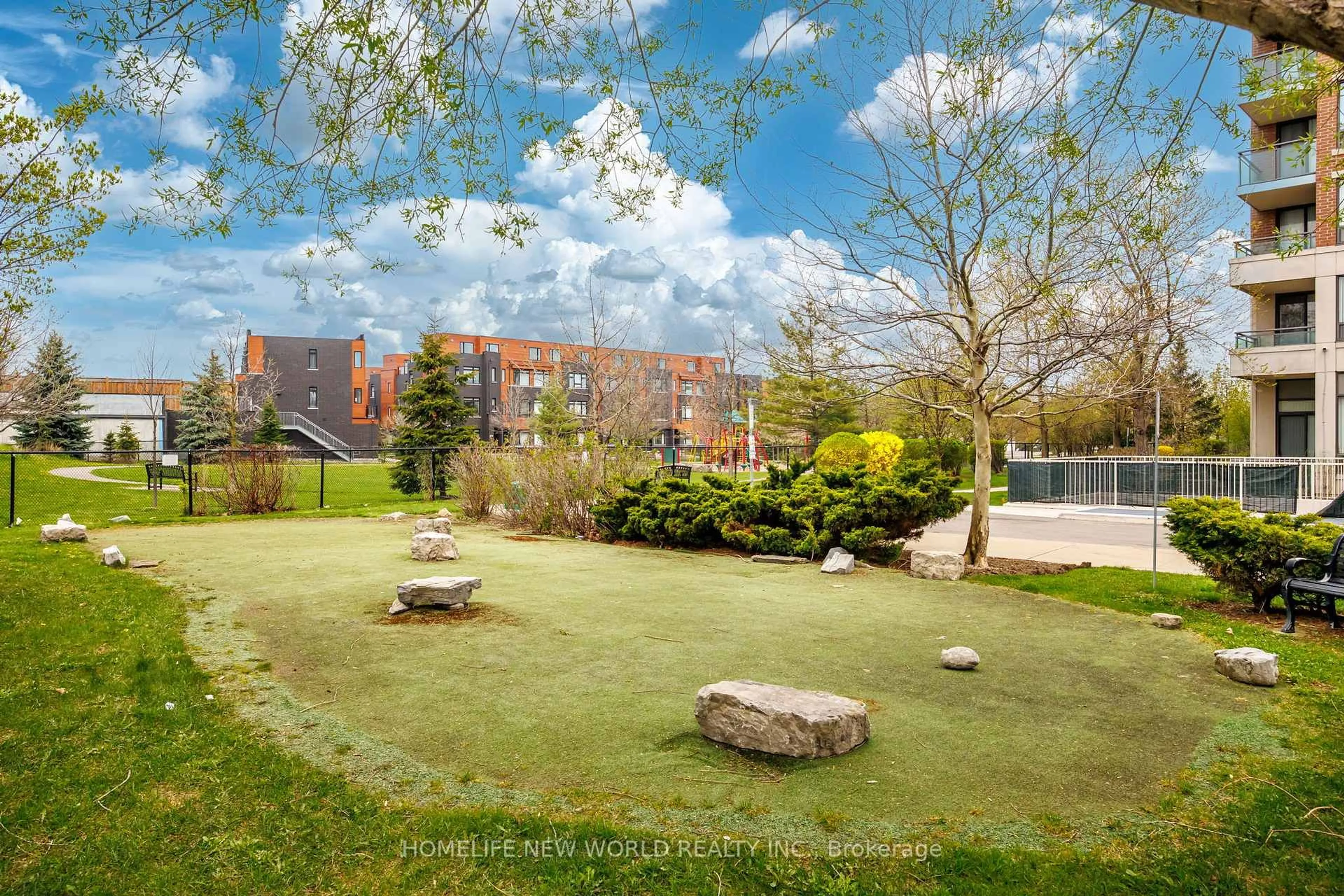 Patio, unknown for 330 Red Maple Rd #1103, Richmond Hill Ontario L4C 0T6