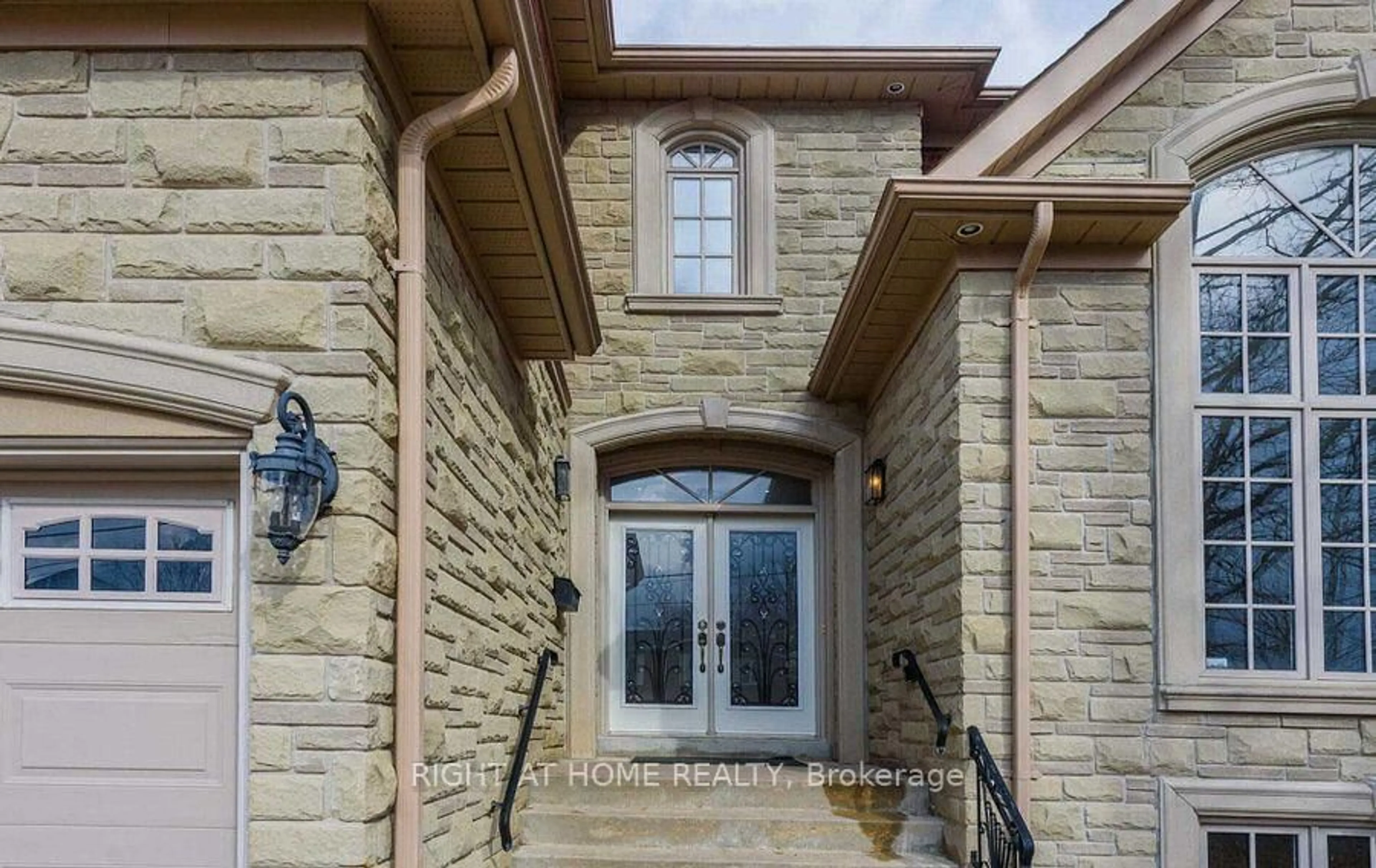 Home with brick exterior material, street for 5A Pearson Ave, Richmond Hill Ontario L4C 7L6