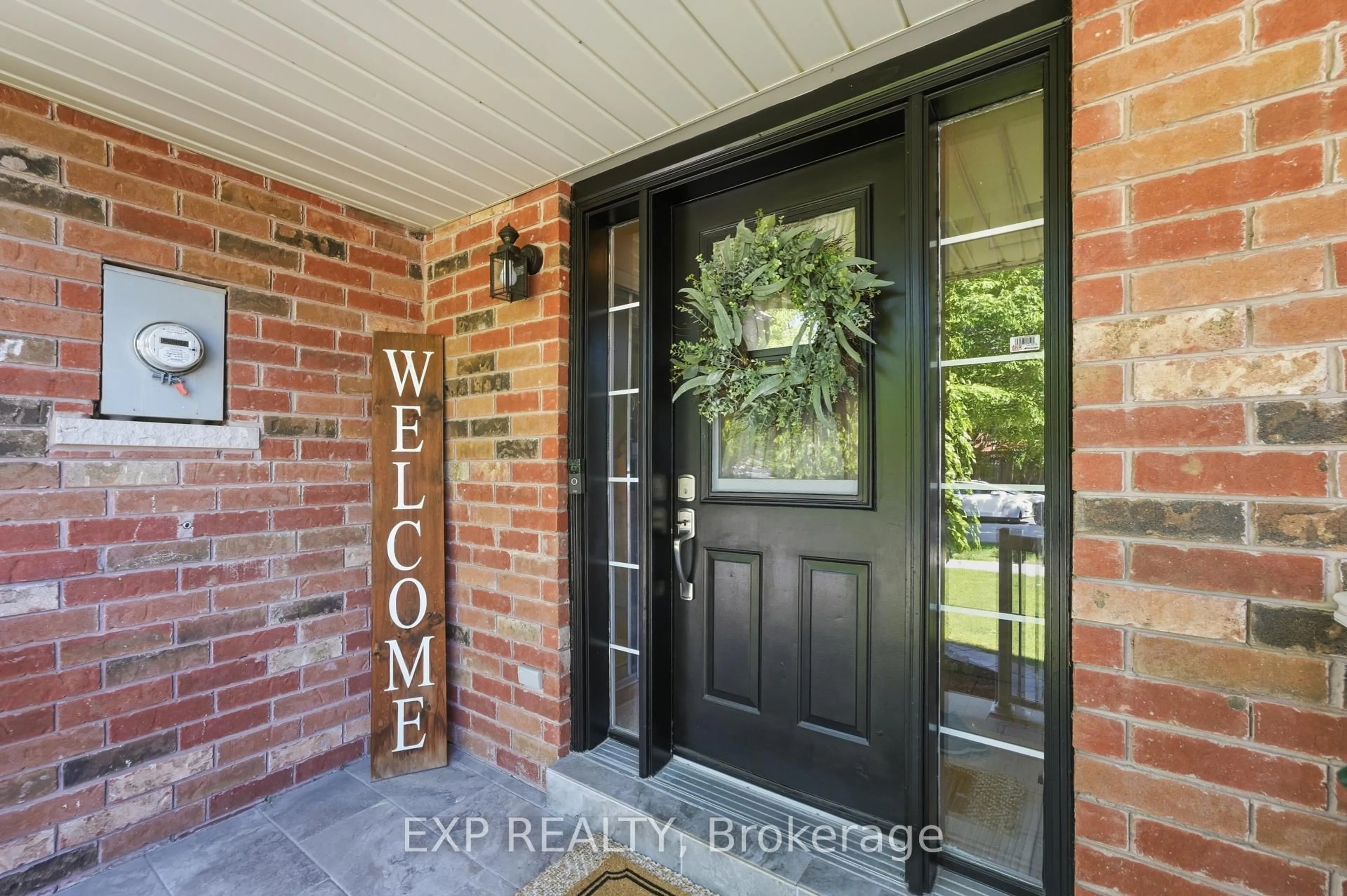 Indoor entryway for 3 Battenberg Crt, East Gwillimbury Ontario L0G 1M0