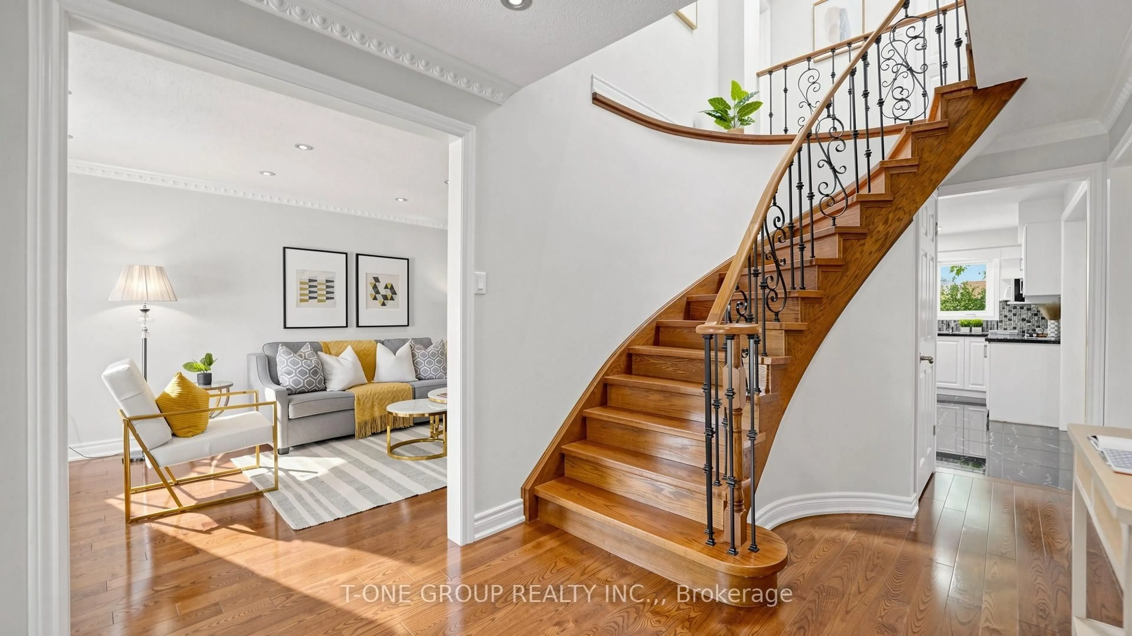 Indoor entryway for 81 Marion Cres, Markham Ontario L3P 6E9