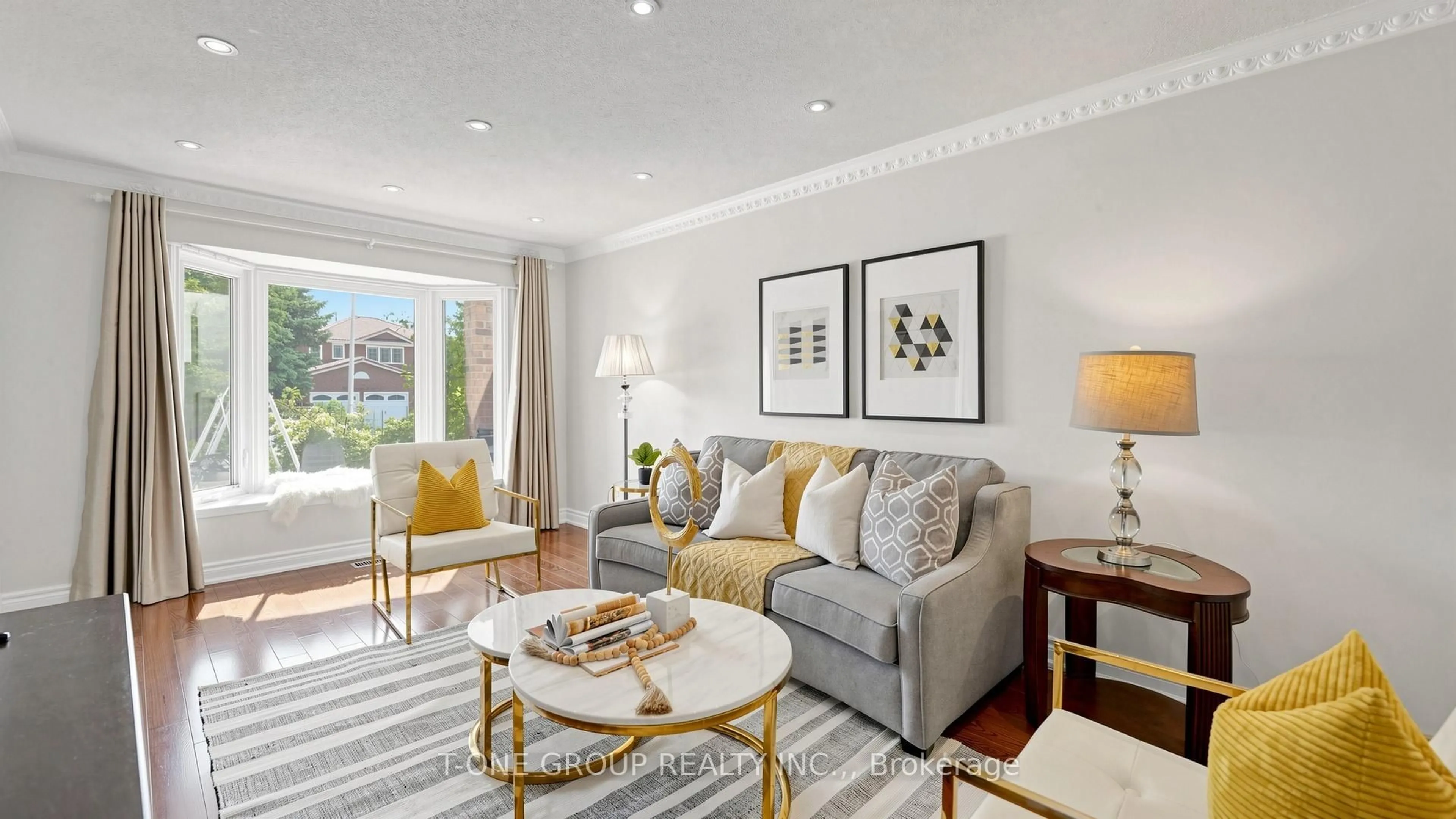Living room with furniture, unknown for 81 Marion Cres, Markham Ontario L3P 6E9