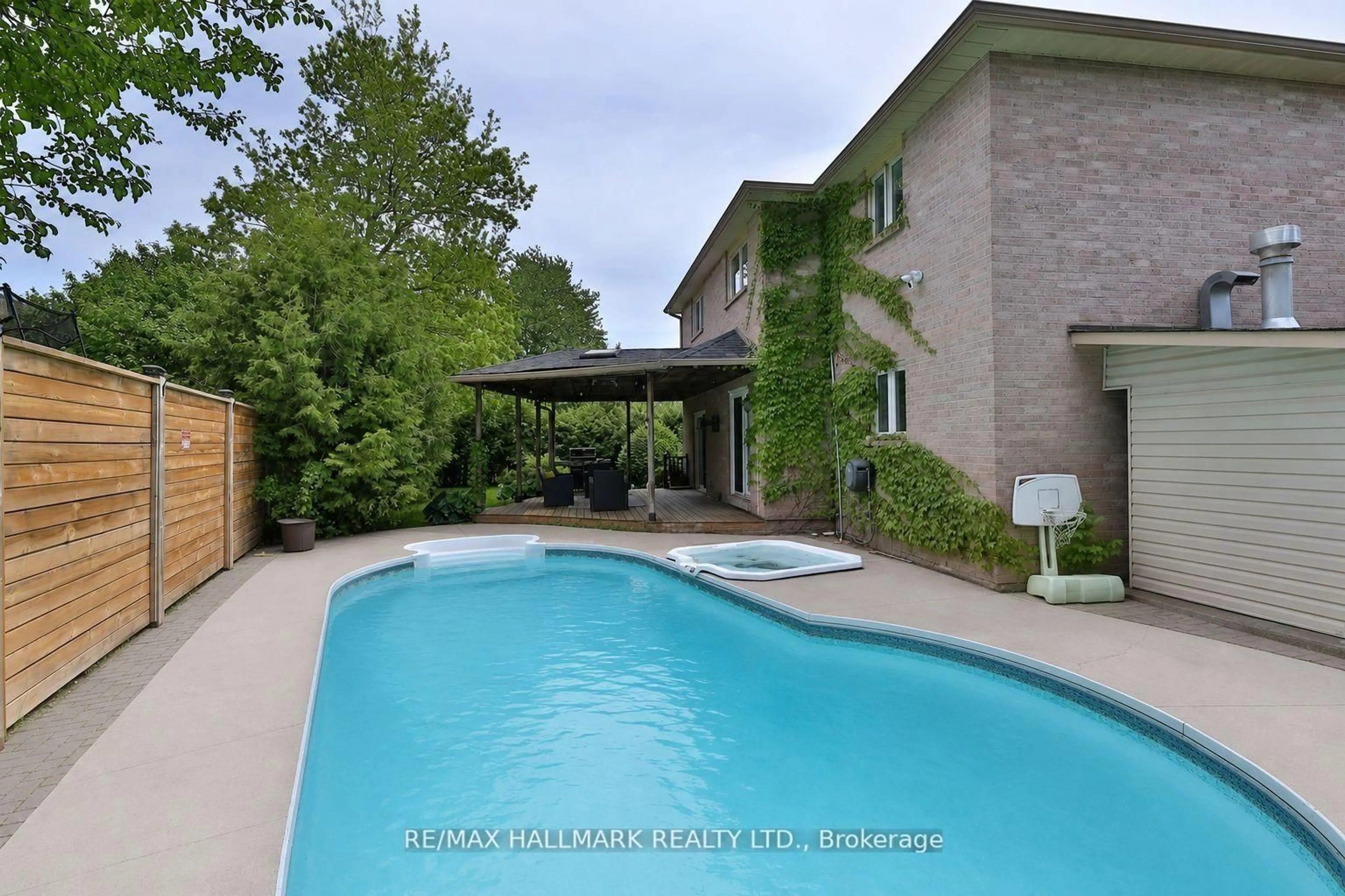 Pool for 58 Pickett Cres, Richmond Hill Ontario L4C 9L3