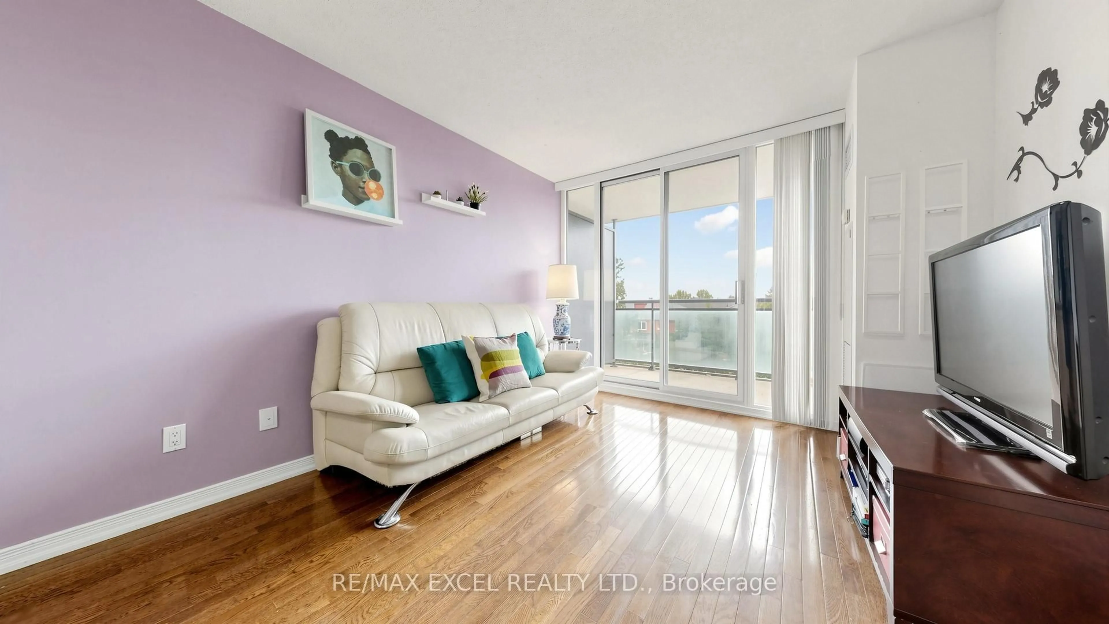 Living room with furniture, unknown for 310 Red Maple Rd #318, Richmond Hill Ontario L4C 0T7