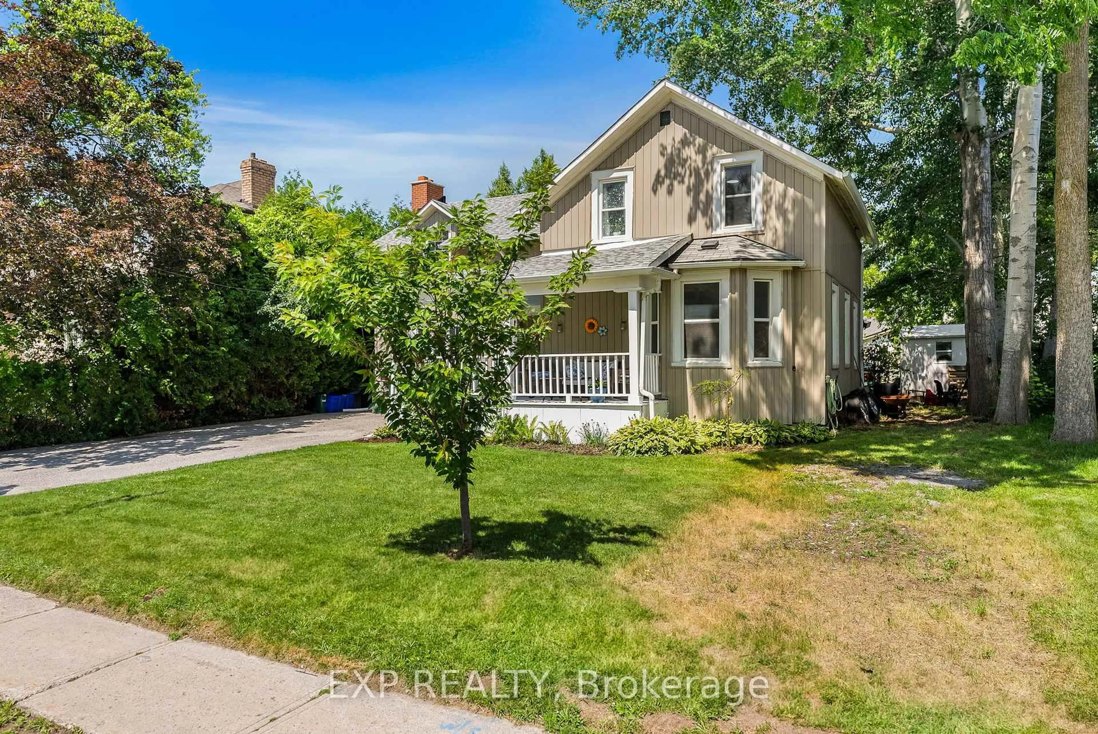 A pic from outside/outdoor area/front of a property/back of a property/a pic from drone, street for 59 High St, Georgina Ontario L0E 1R0