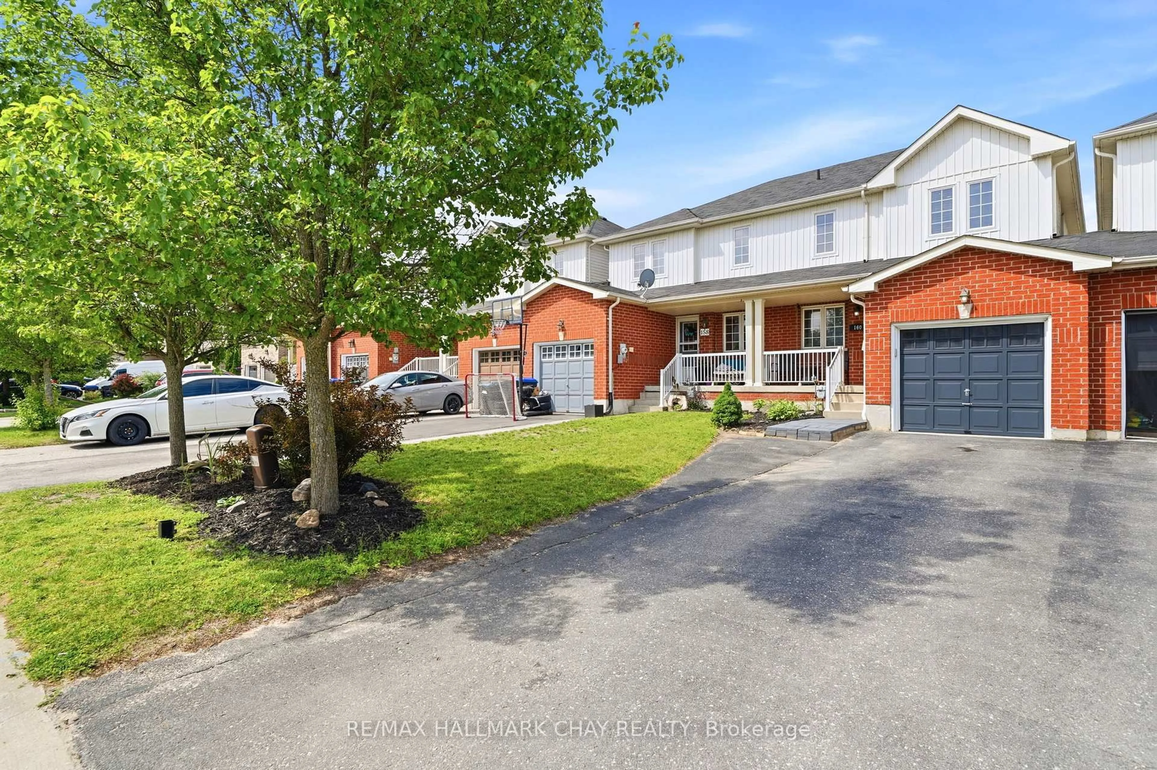A pic from outside/outdoor area/front of a property/back of a property/a pic from drone, street for 160 Stonemount Cres, Essa Ontario L0M 1B4