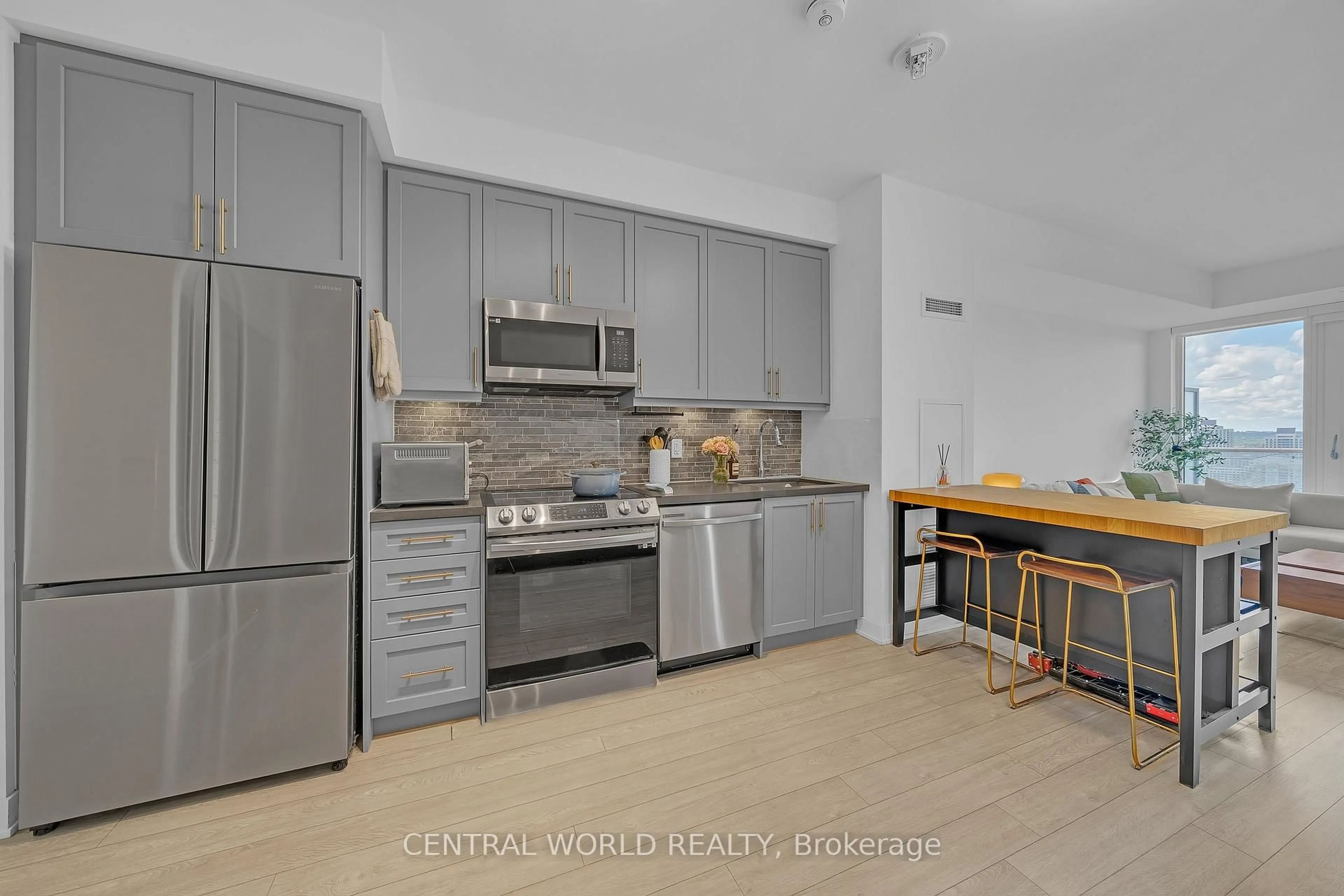 Standard kitchen, ceramic/tile floor for 105 Oneida Cres #2405, Richmond Hill Ontario L4B 0H6