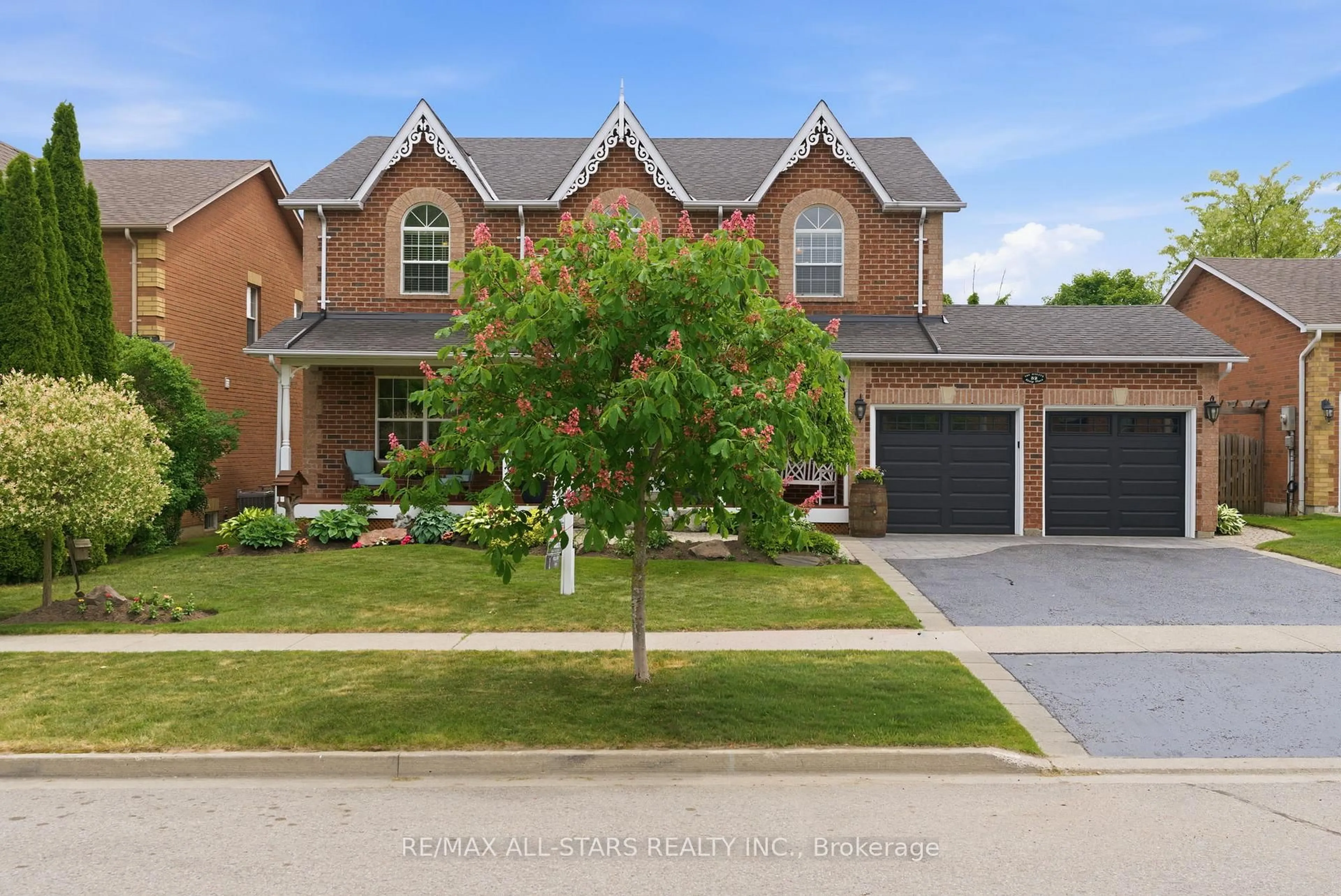 Home with brick exterior material, street for 52 Alsop Pl, Uxbridge Ontario L9P 1X1