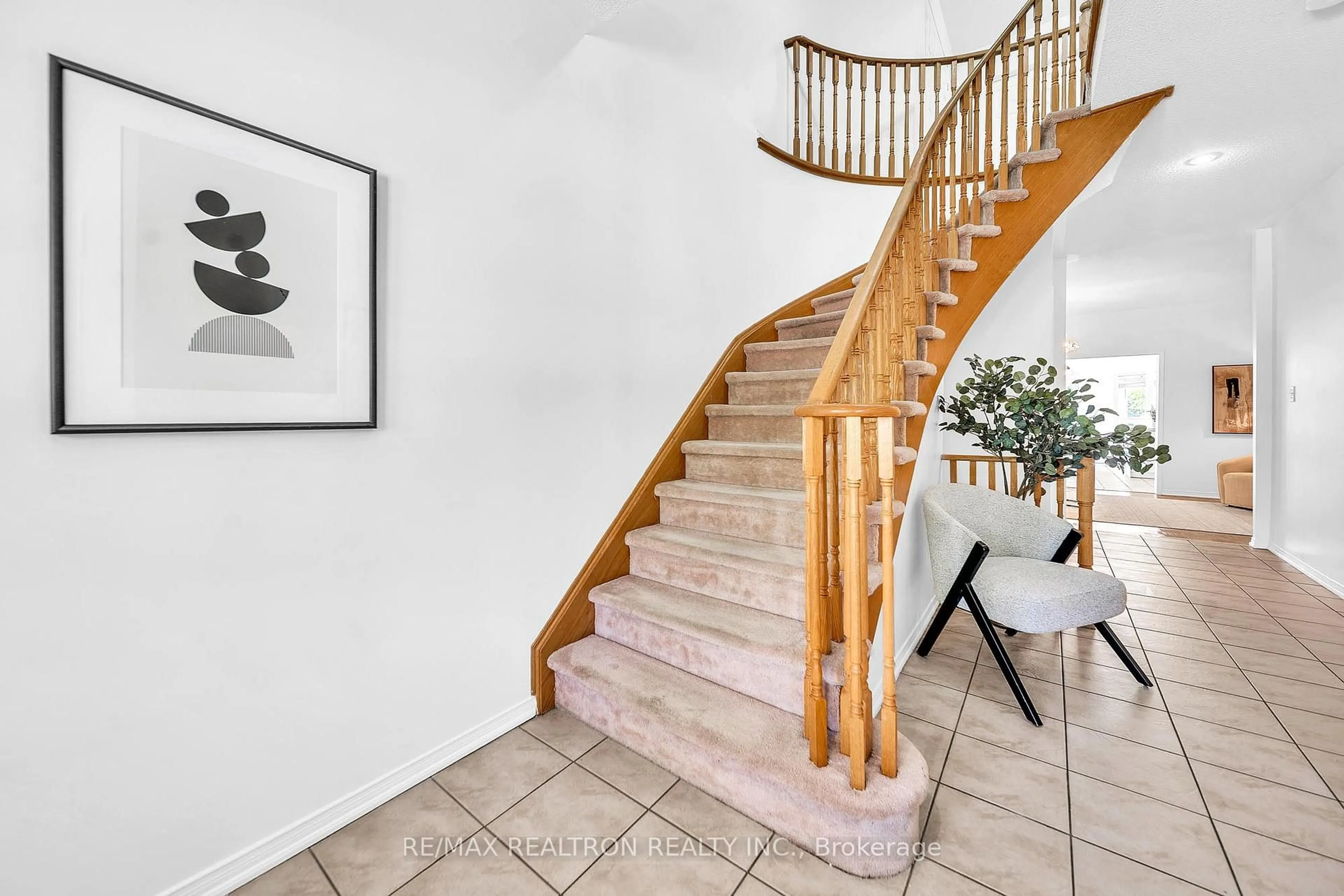 Stairs for 19 Naughton Dr, Richmond Hill Ontario L4C 4M6