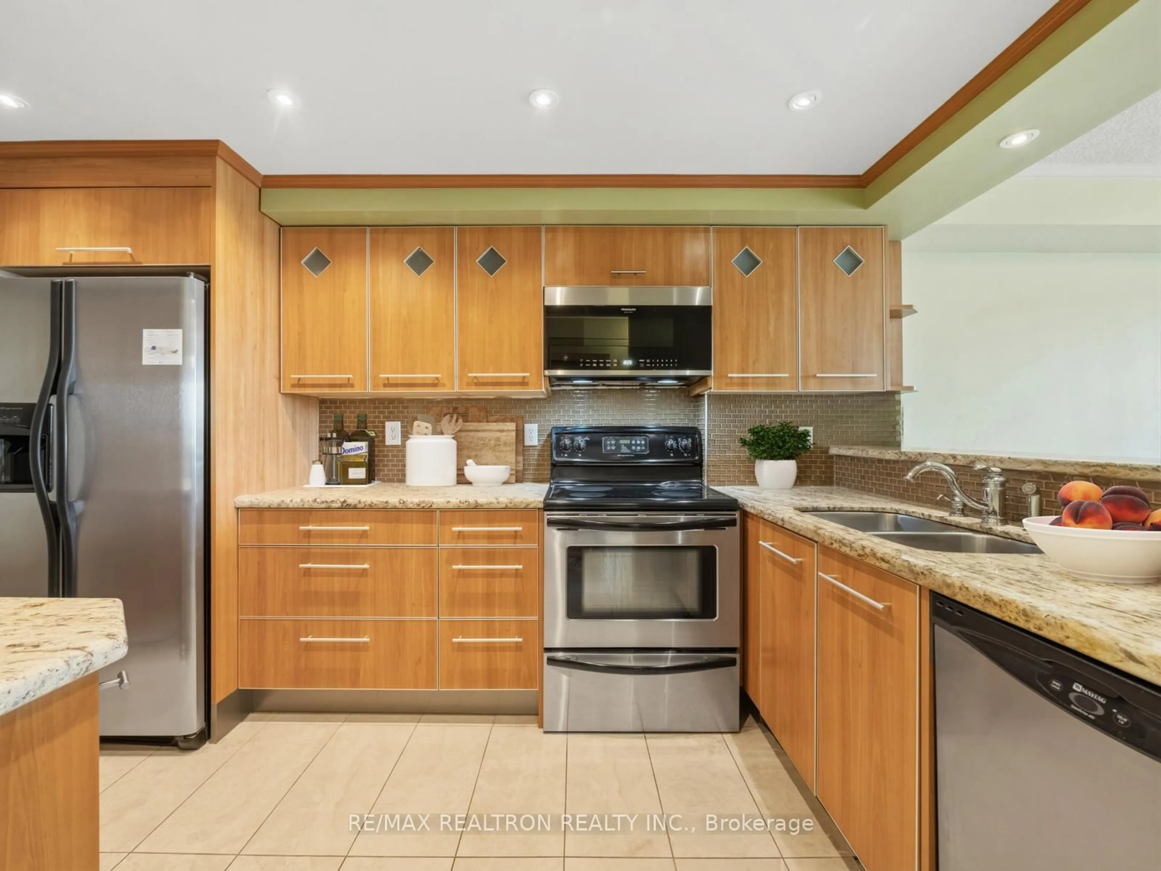 Standard kitchen, ceramic/tile floor for 175 Cedar Ave #415, Richmond Hill Ontario L4C 9V3