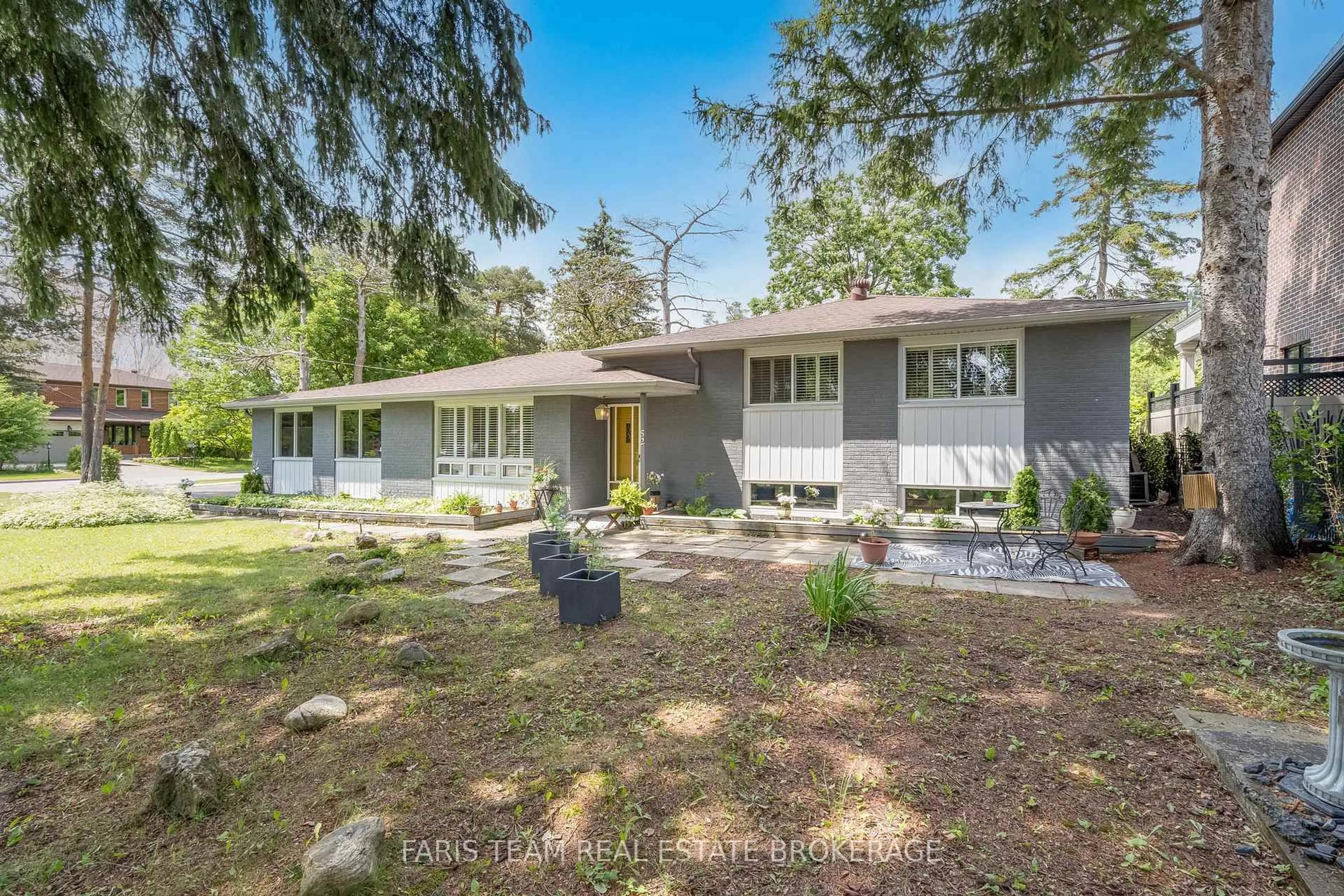 Home with vinyl exterior material, street for 52 May Ave, Richmond Hill Ontario L4C 3S6