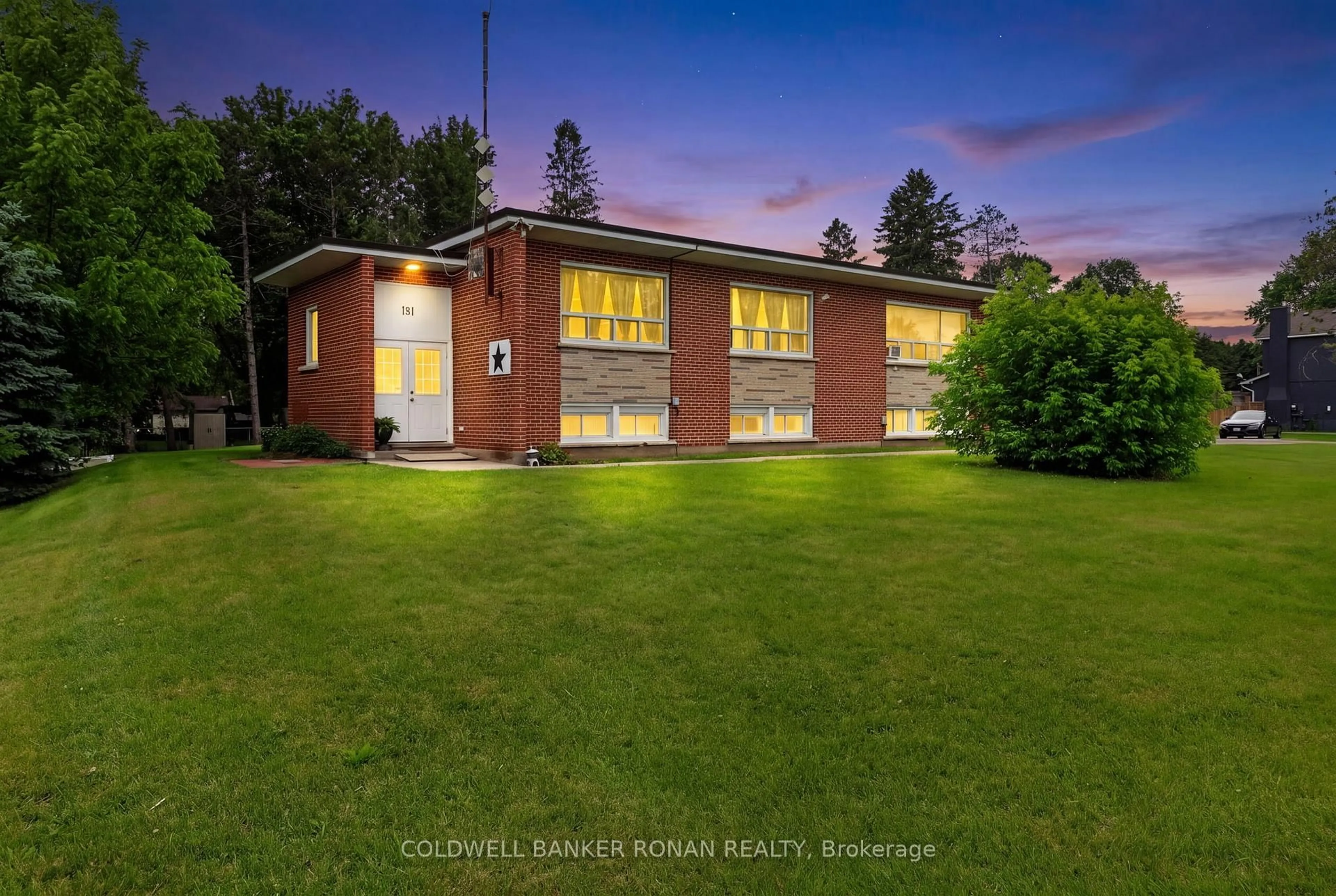 A pic from outside/outdoor area/front of a property/back of a property/a pic from drone, building for 181 Murphy Rd, Essa Ontario L0M 1B1