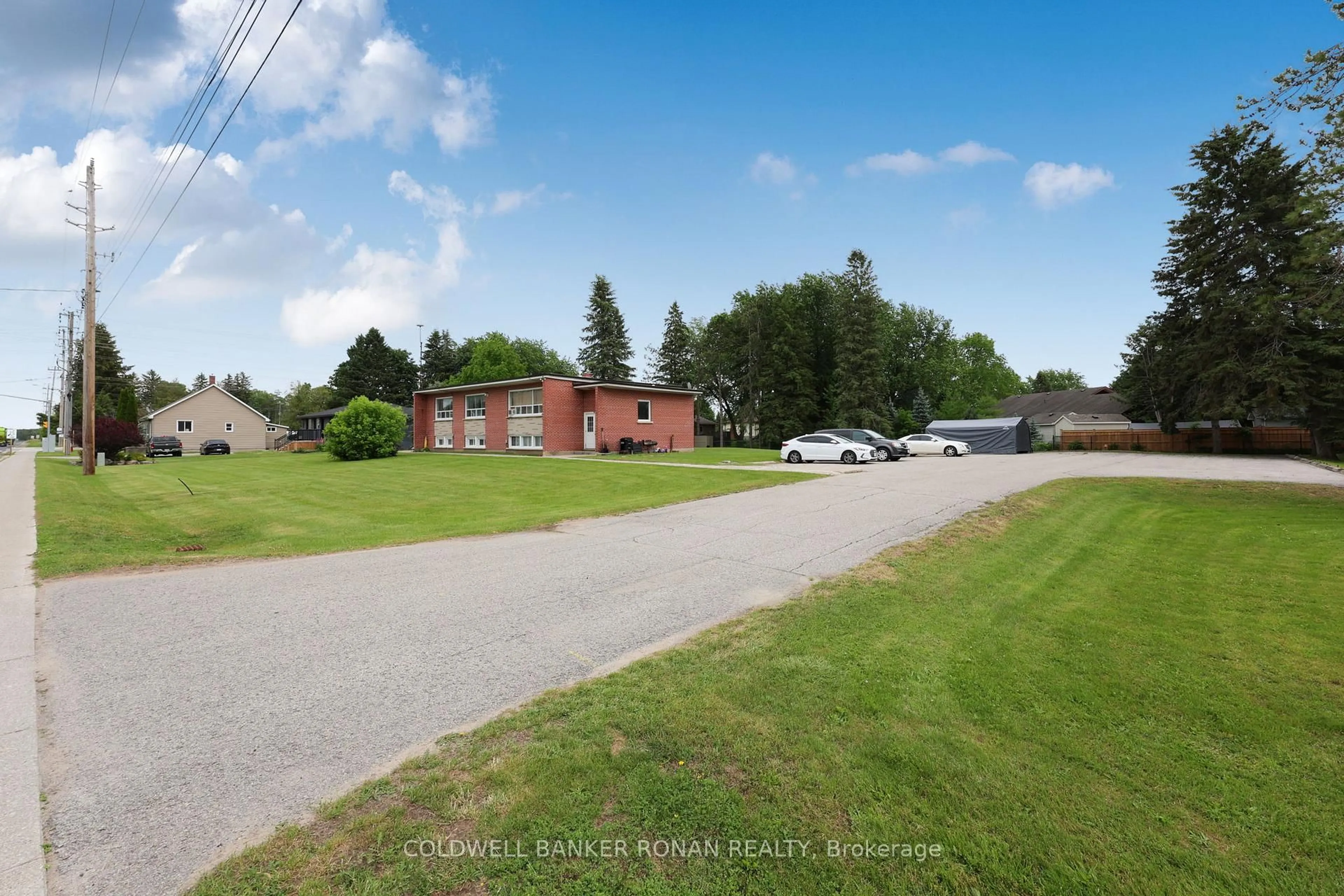 A pic from outside/outdoor area/front of a property/back of a property/a pic from drone, street for 181 Murphy Rd, Essa Ontario L0M 1B1