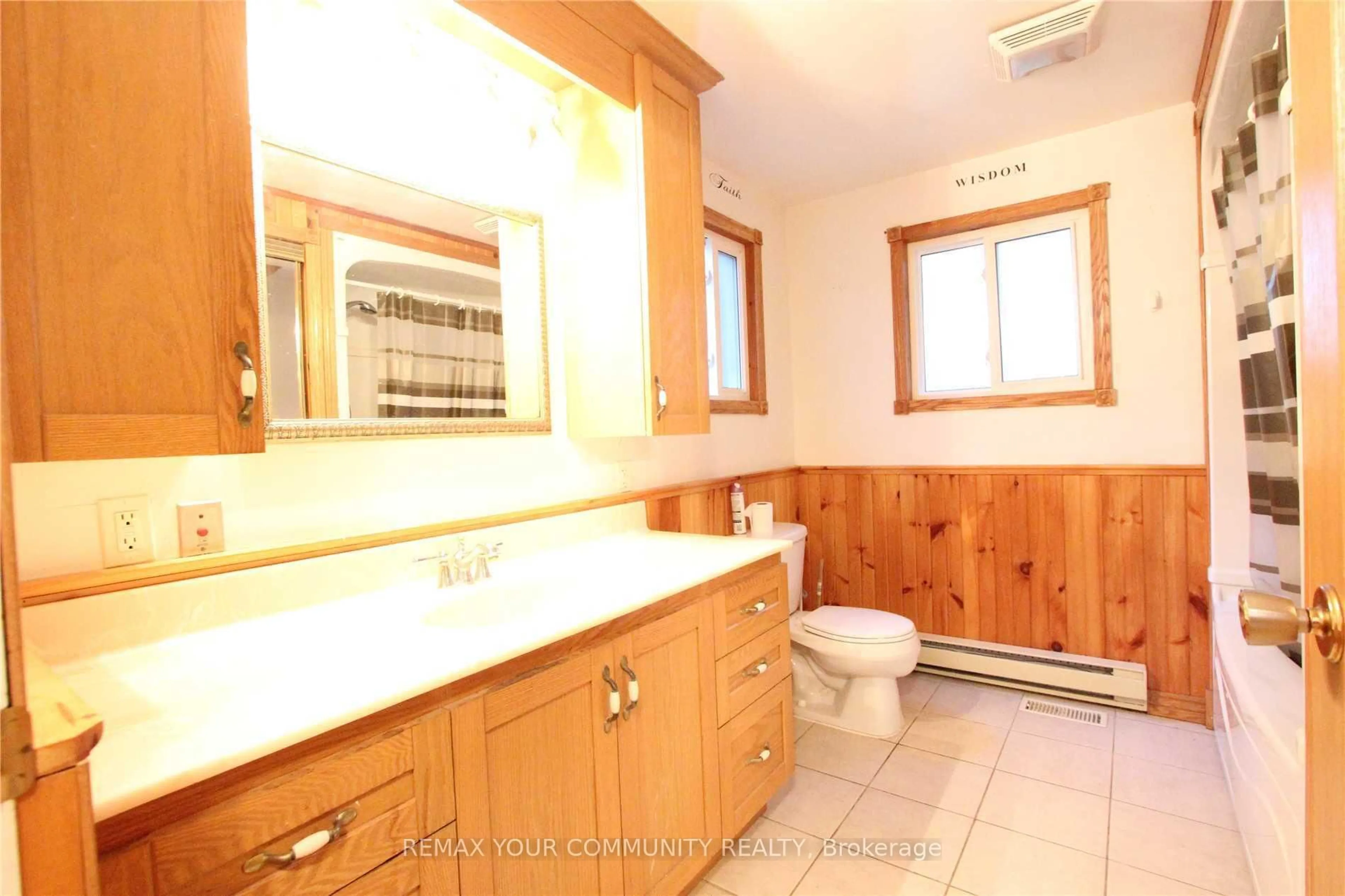 Standard bathroom, ceramic/tile floor for 184 Riverbank Dr, Georgina Ontario L0E 1N0