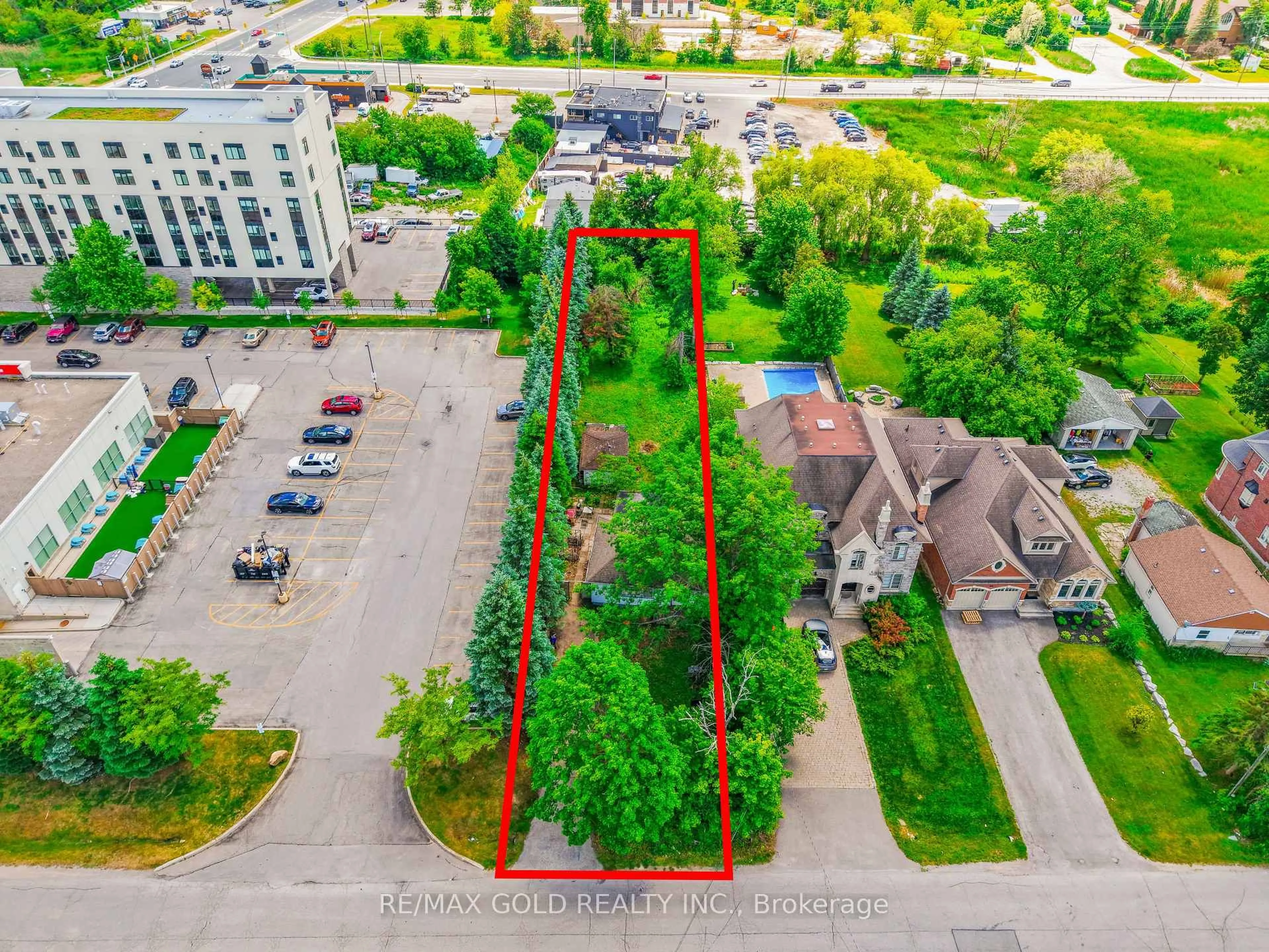 A pic from outside/outdoor area/front of a property/back of a property/a pic from drone, street for 3 Aubrey Ave, Richmond Hill Ontario L4E 1B5