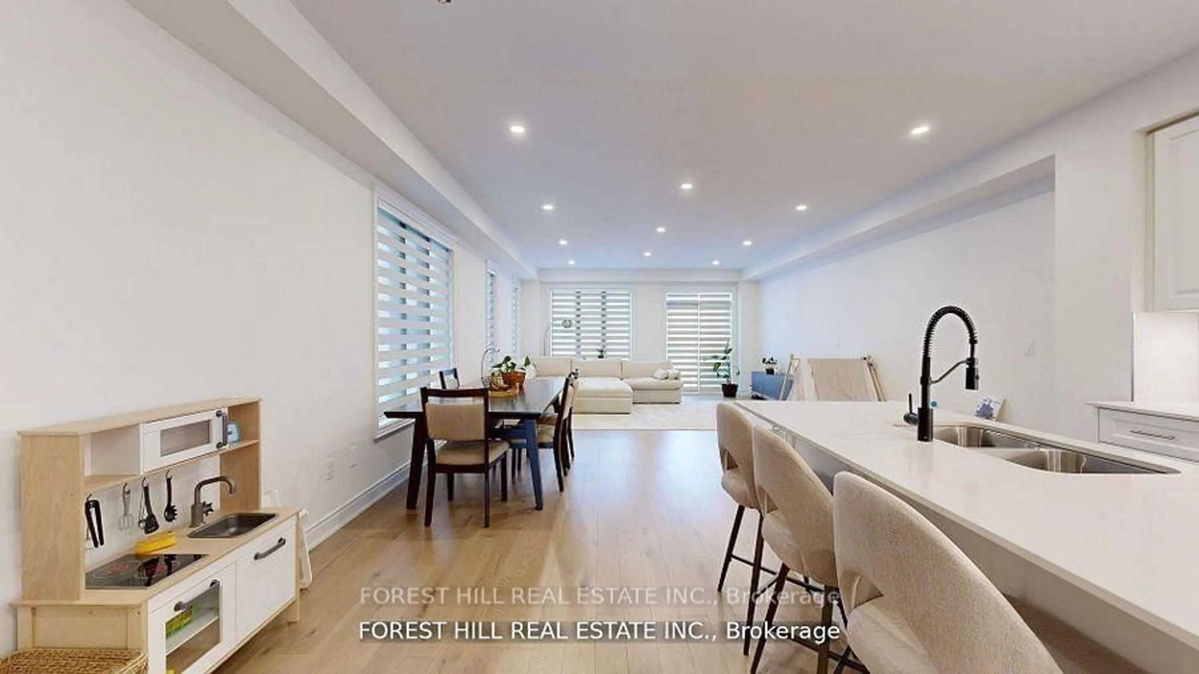 A pic of a room for 54 Montrose Blvd, Bradford West Gwillimbury Ontario L3Z 4P3