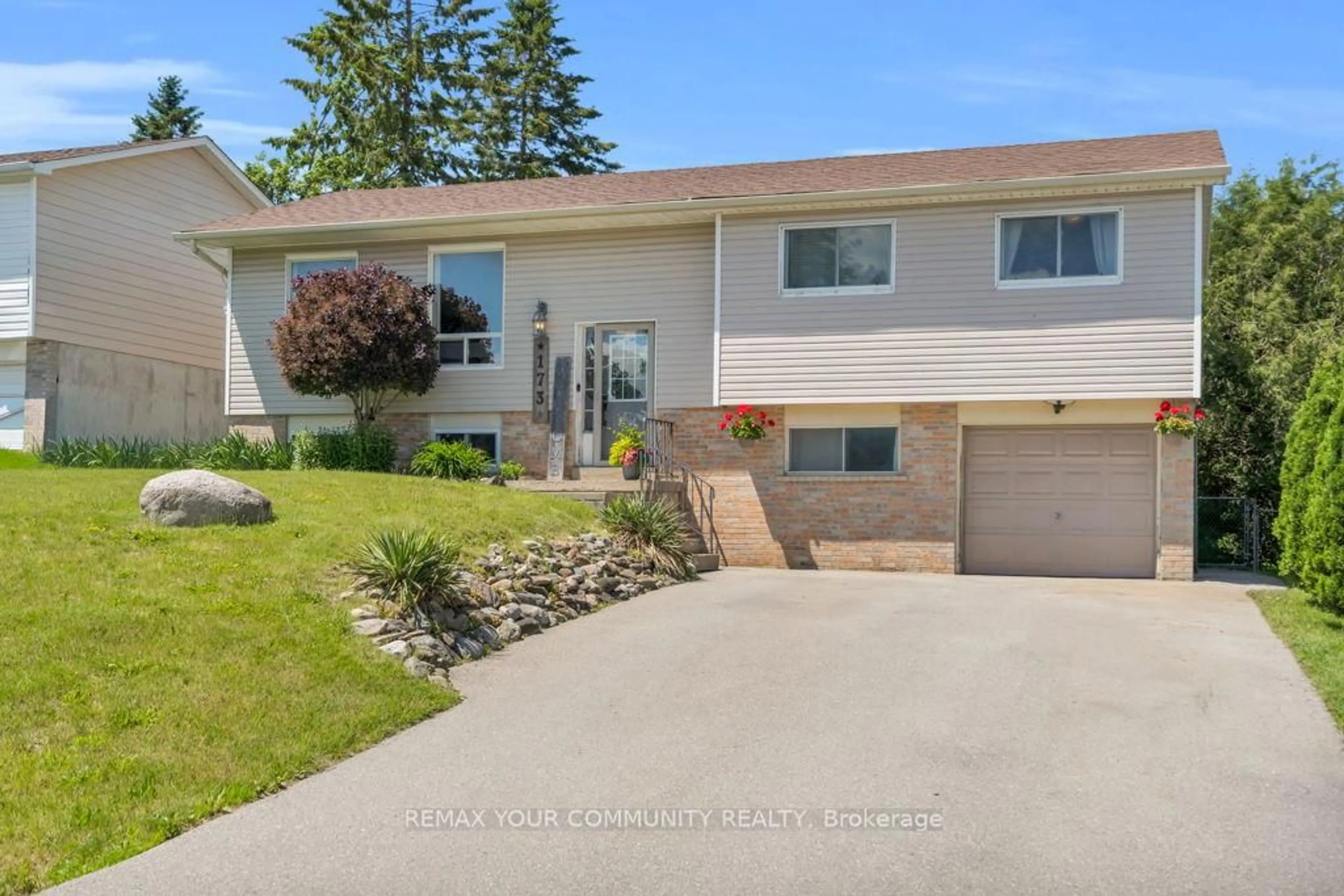 A pic from outside/outdoor area/front of a property/back of a property/a pic from drone, street for 173 Park St, Brock Ontario L0E 1E0