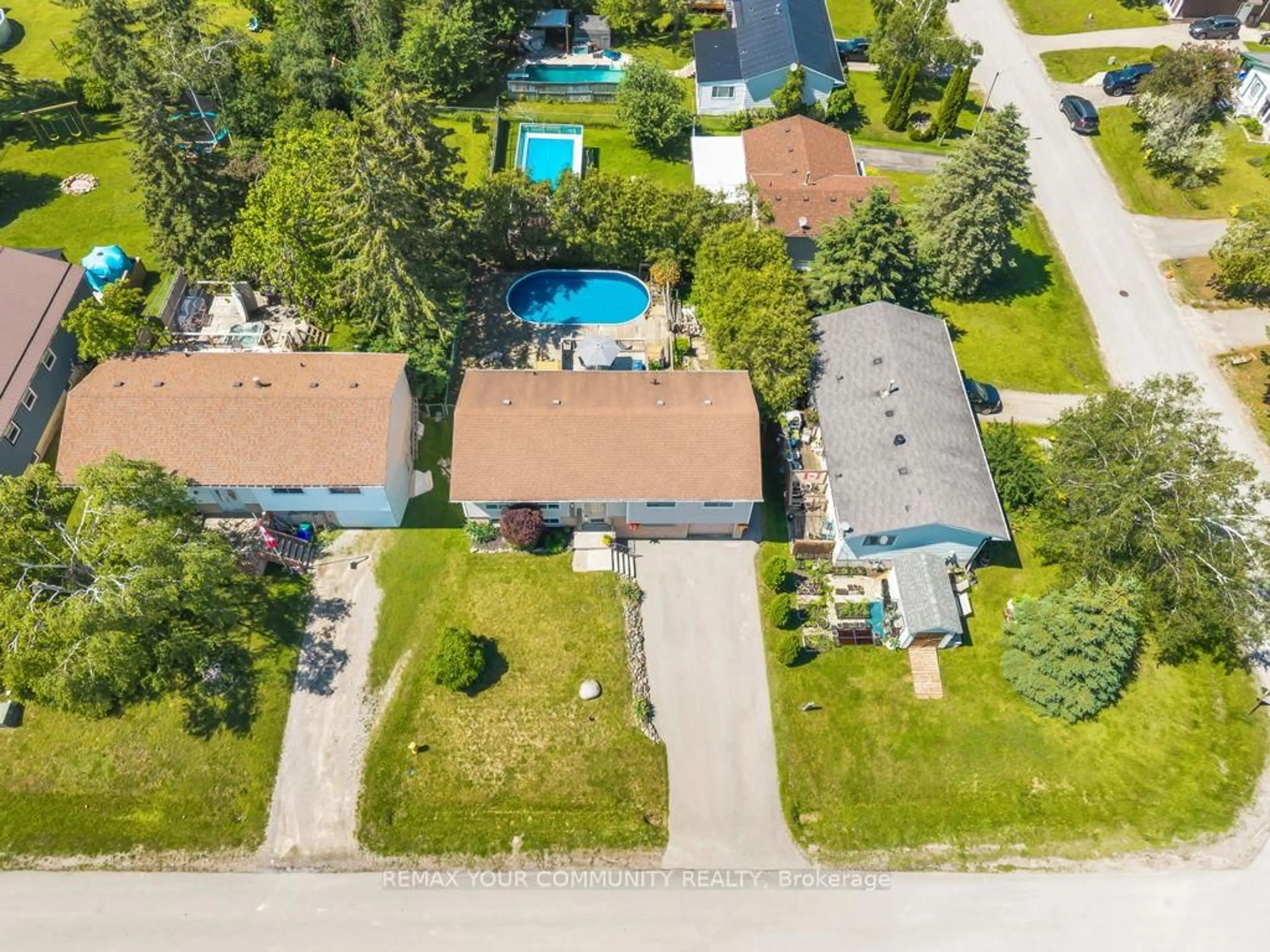 A pic from outside/outdoor area/front of a property/back of a property/a pic from drone, street for 173 Park St, Brock Ontario L0E 1E0