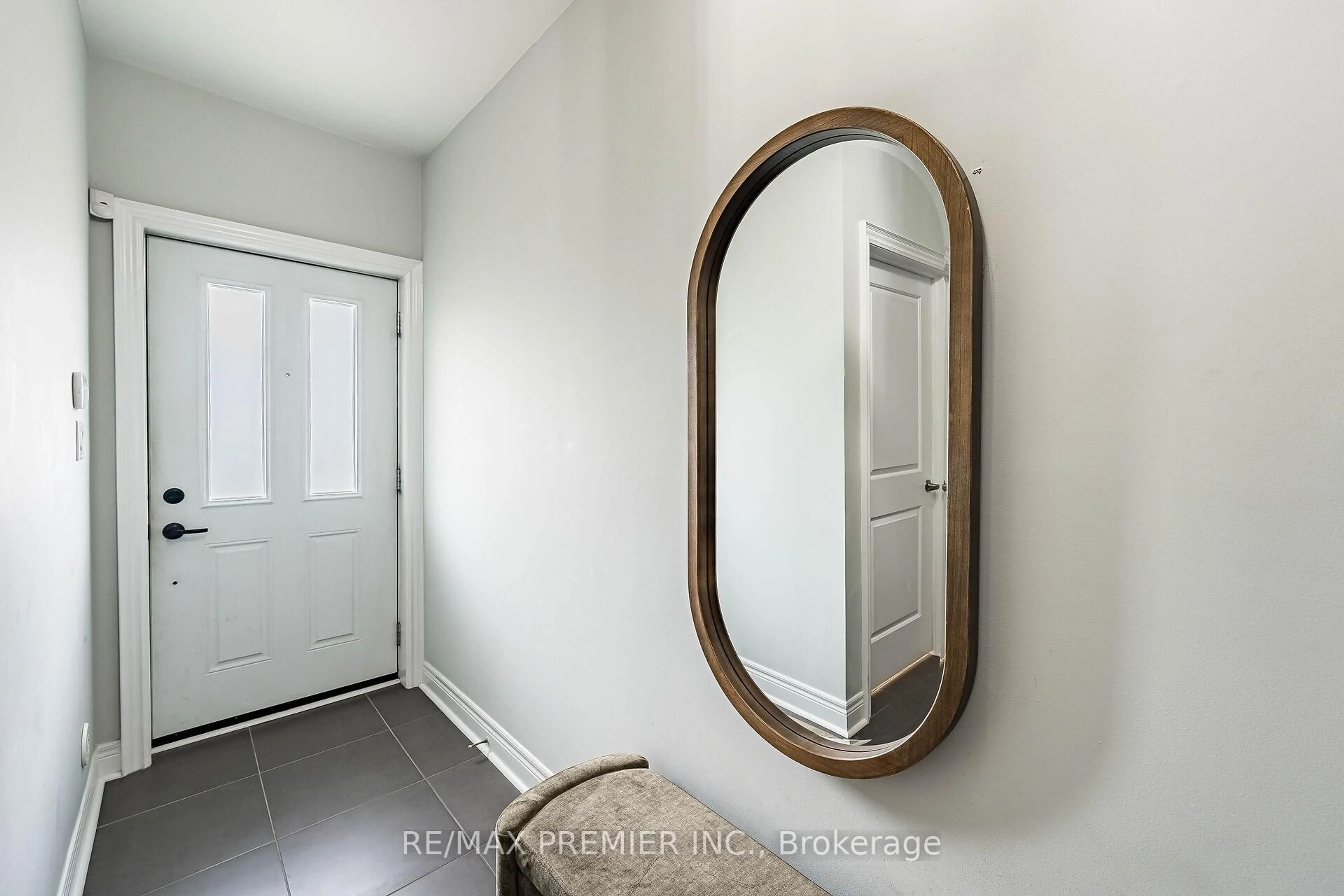 Indoor entryway for 8321 Kipling Ave #16, Vaughan Ontario L4L 2A7
