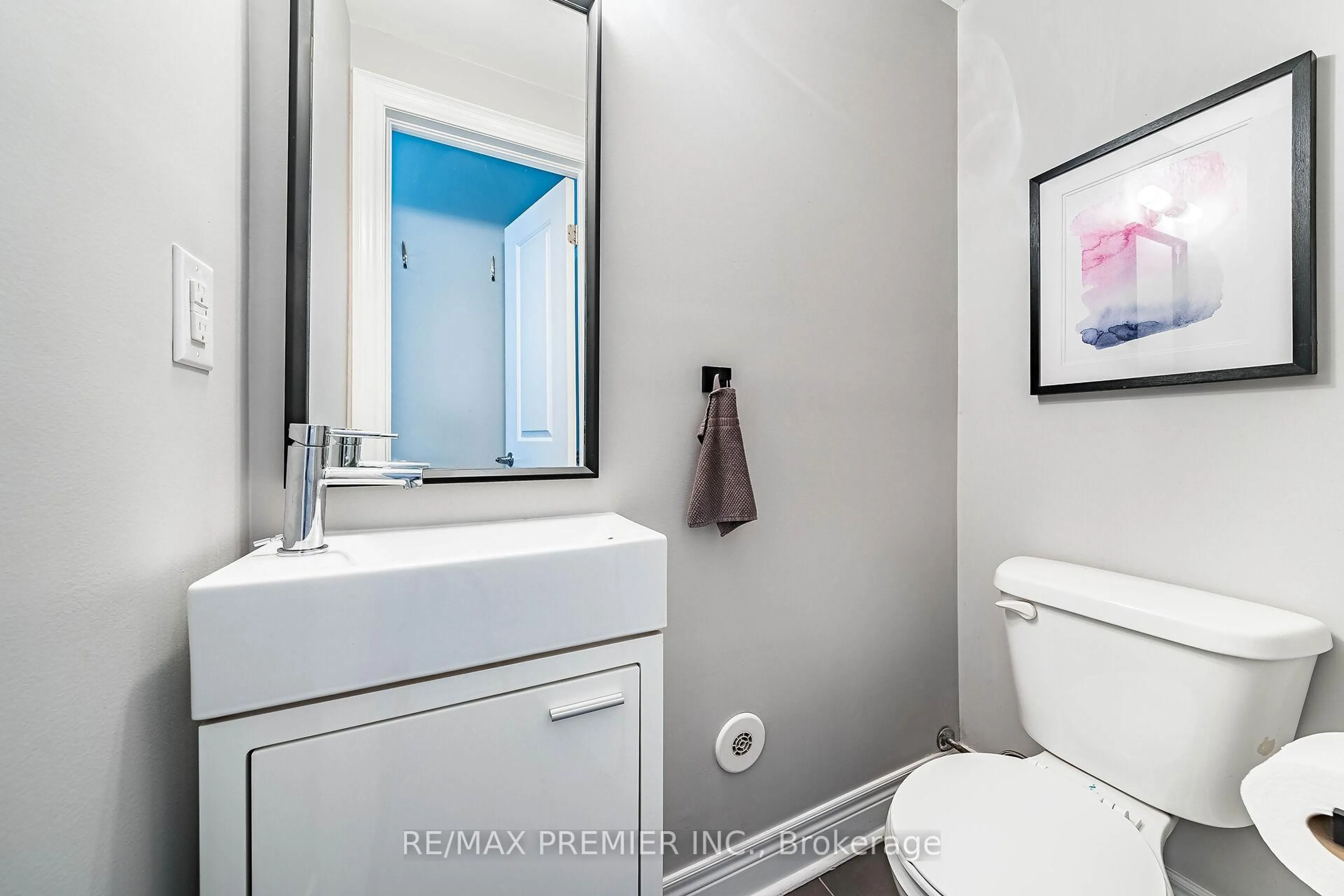 Standard bathroom, ceramic/tile floor for 8321 Kipling Ave #16, Vaughan Ontario L4L 2A7