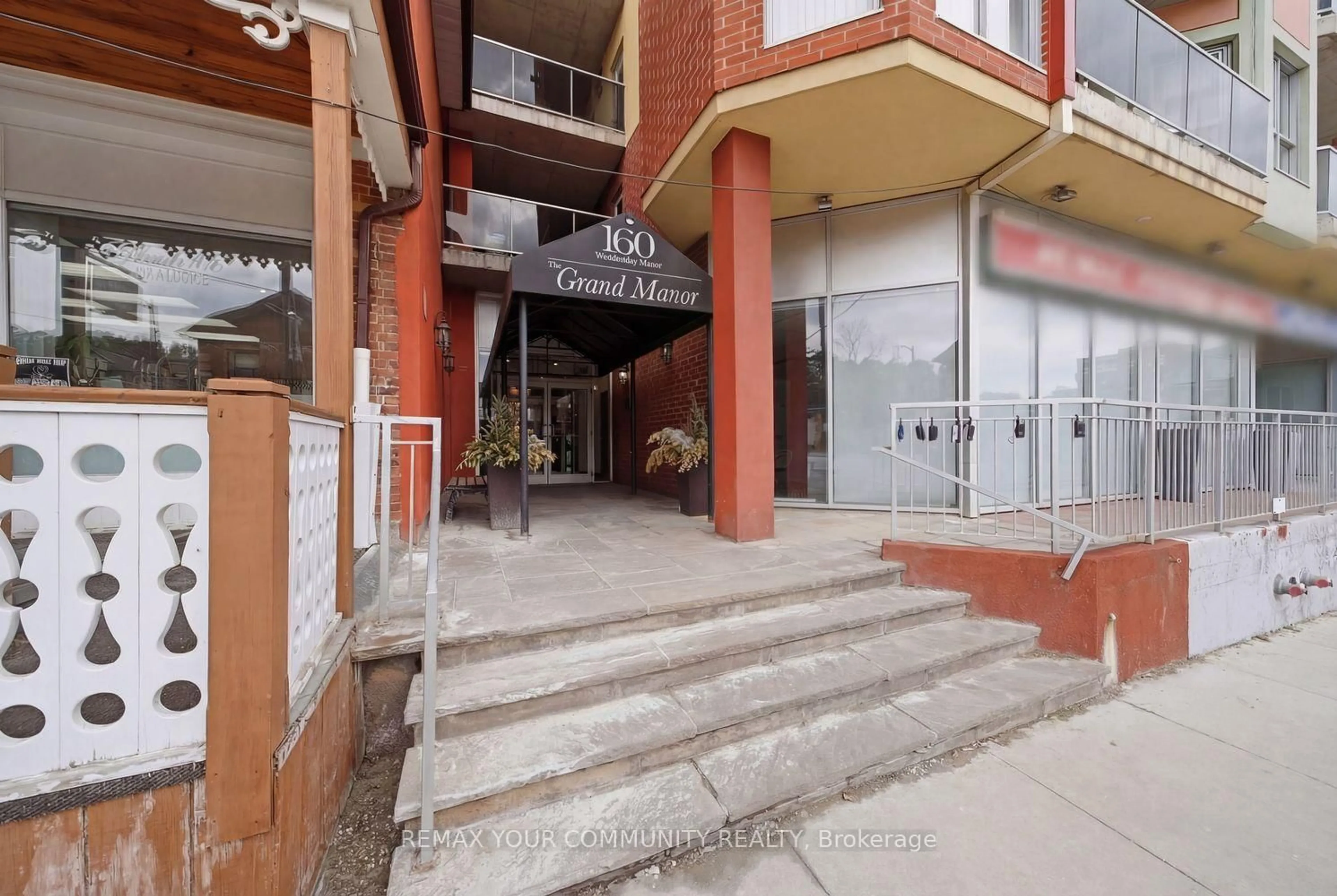 Indoor foyer for 160 Woodbridge Ave #505, Vaughan Ontario L4L 0B8