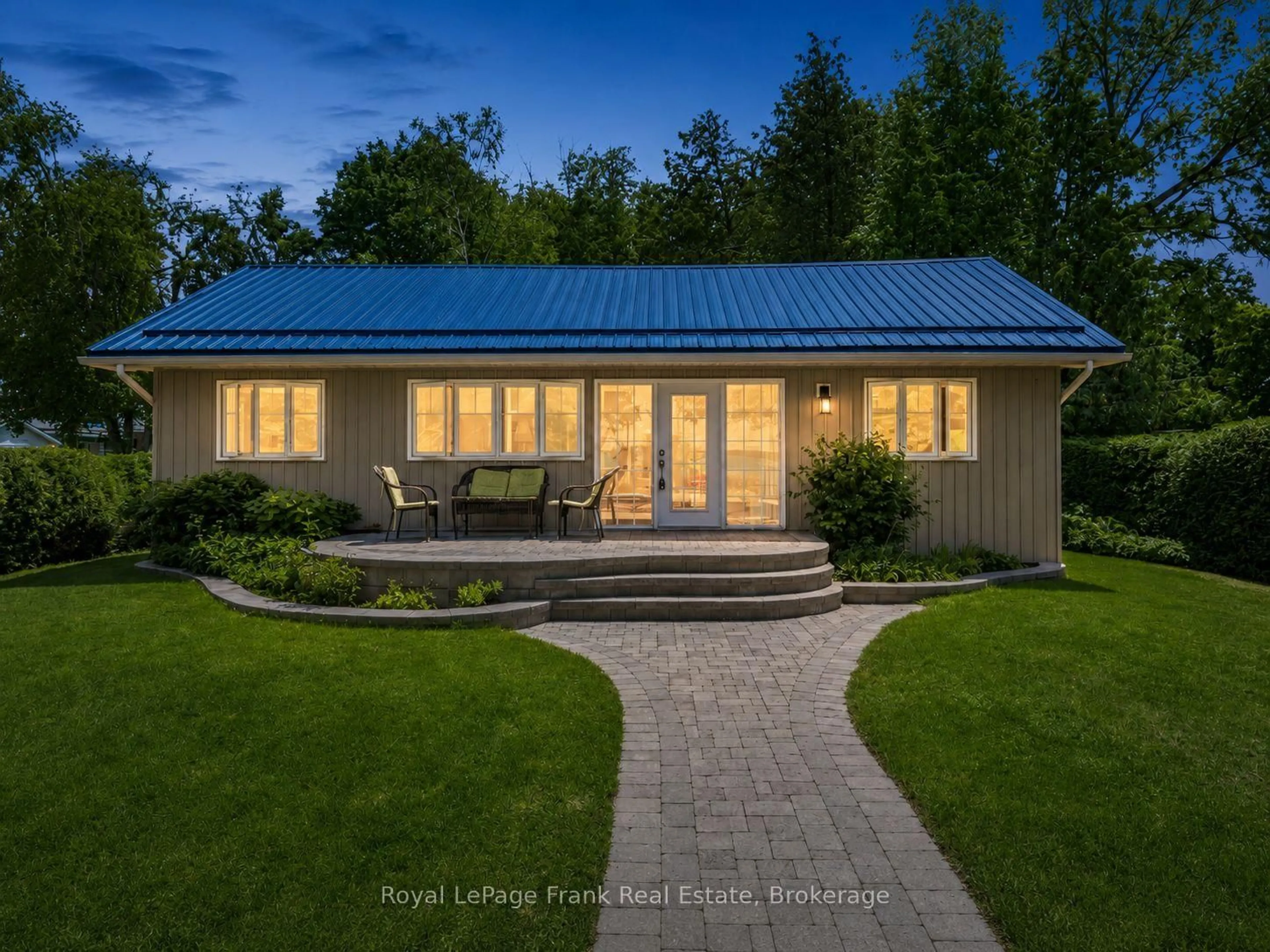 Home with vinyl exterior material, building for 15 Lakeshore Rd, Brock Ontario L0K 1A0