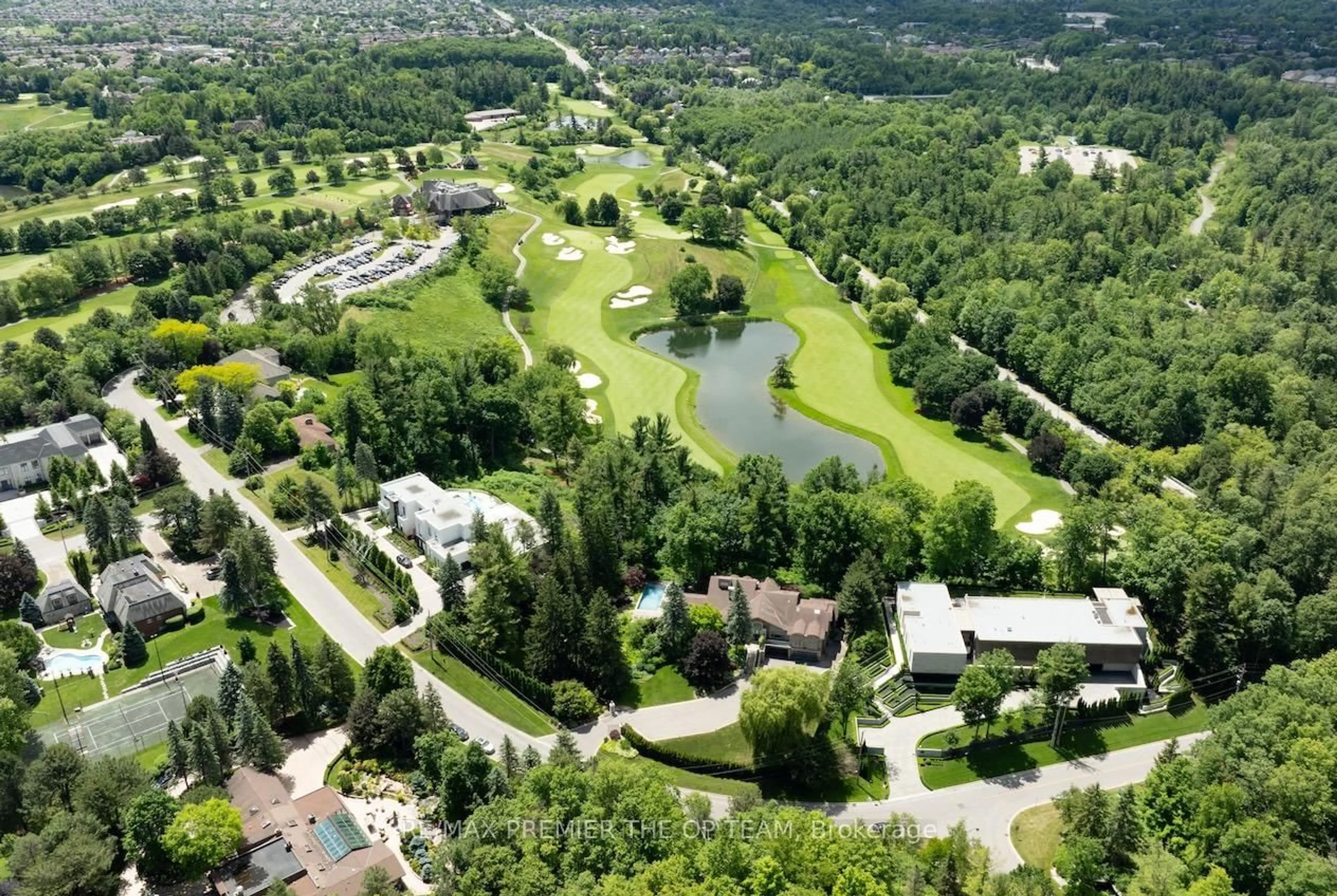 A pic from outside/outdoor area/front of a property/back of a property/a pic from drone, unknown for 66 Clubhouse Rd, Vaughan Ontario L4L 2W2