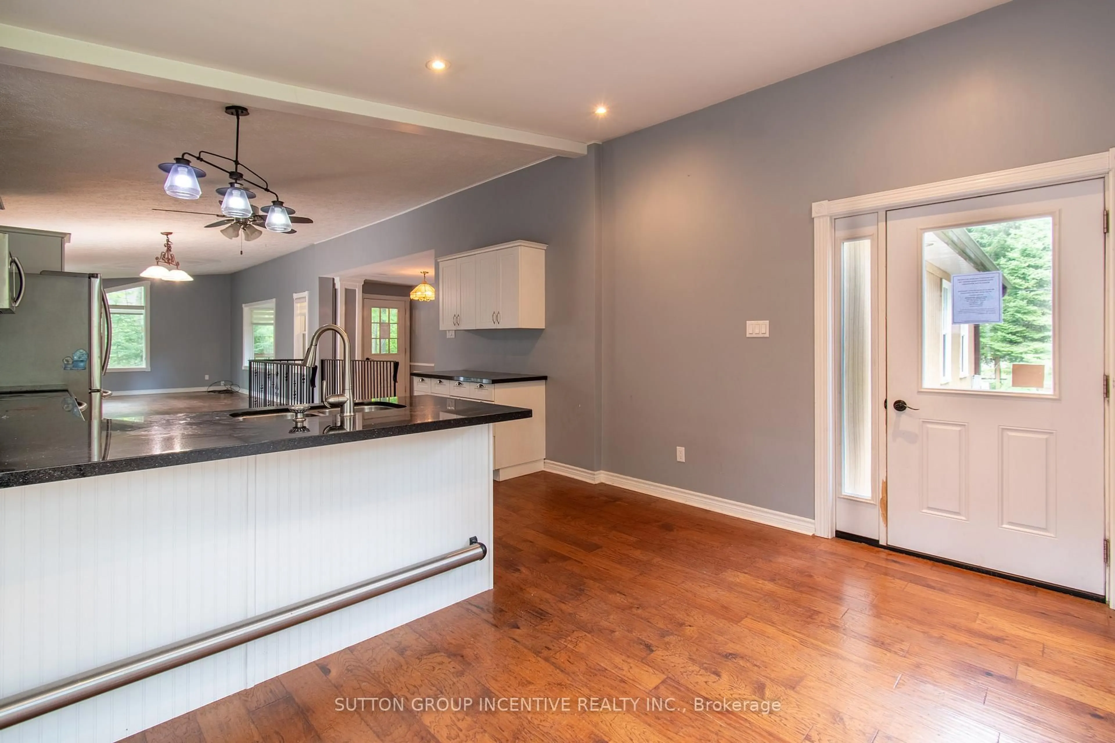Open concept kitchen, unknown for 59 Forest Hill Dr, Adjala-Tosorontio Ontario L0M 1J0