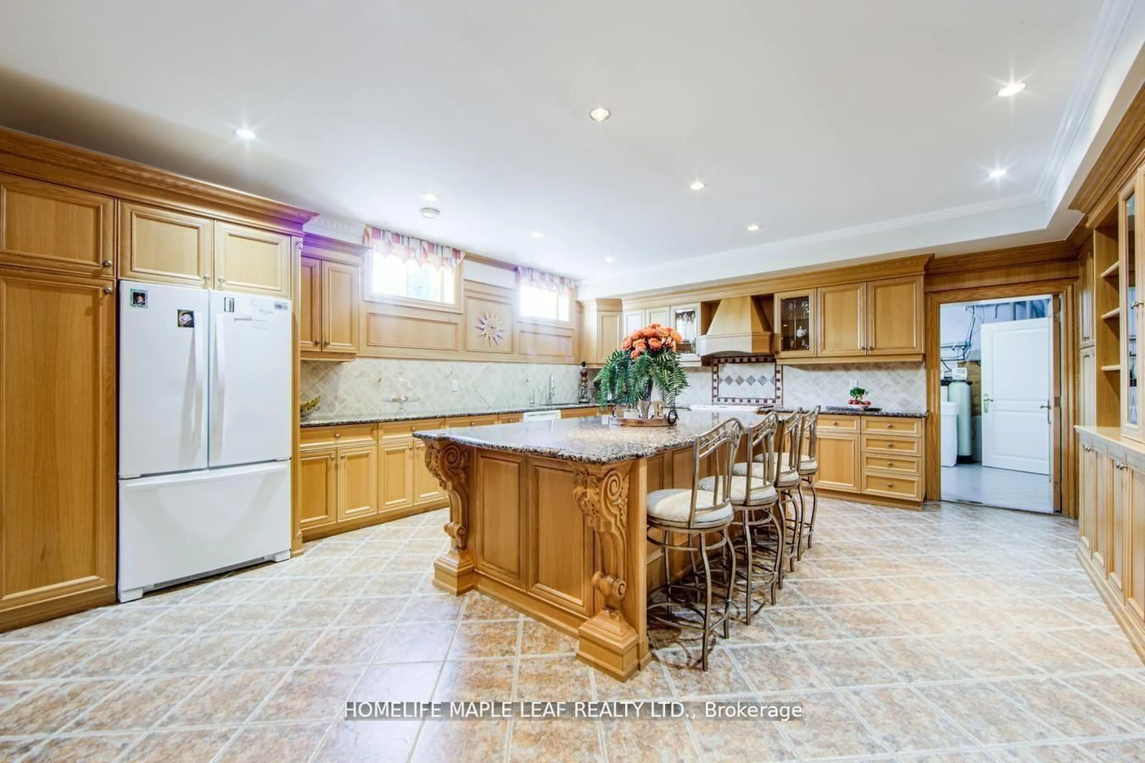 Open concept kitchen, ceramic/tile floor for 2280 Simcoe County Road 27, Bradford West Gwillimbury Ontario L3Z 2M8
