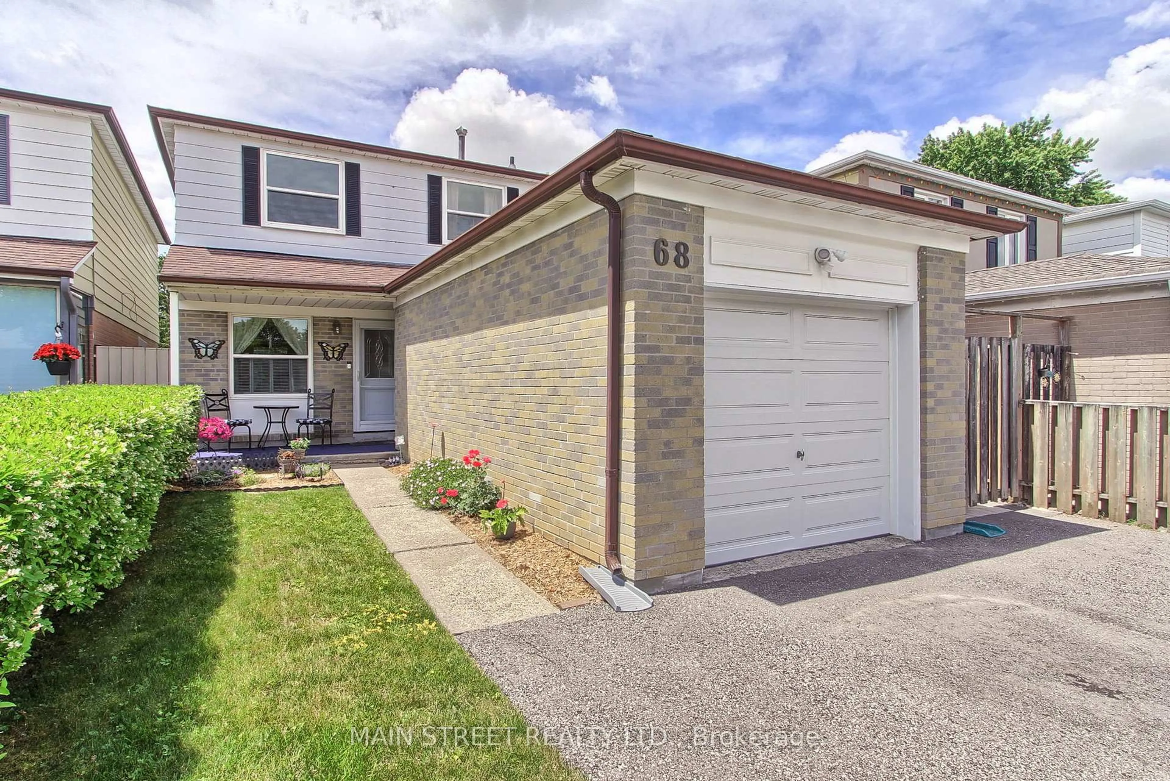 Home with brick exterior material, street for 68 Patterson St, Newmarket Ontario L3Y 5B3