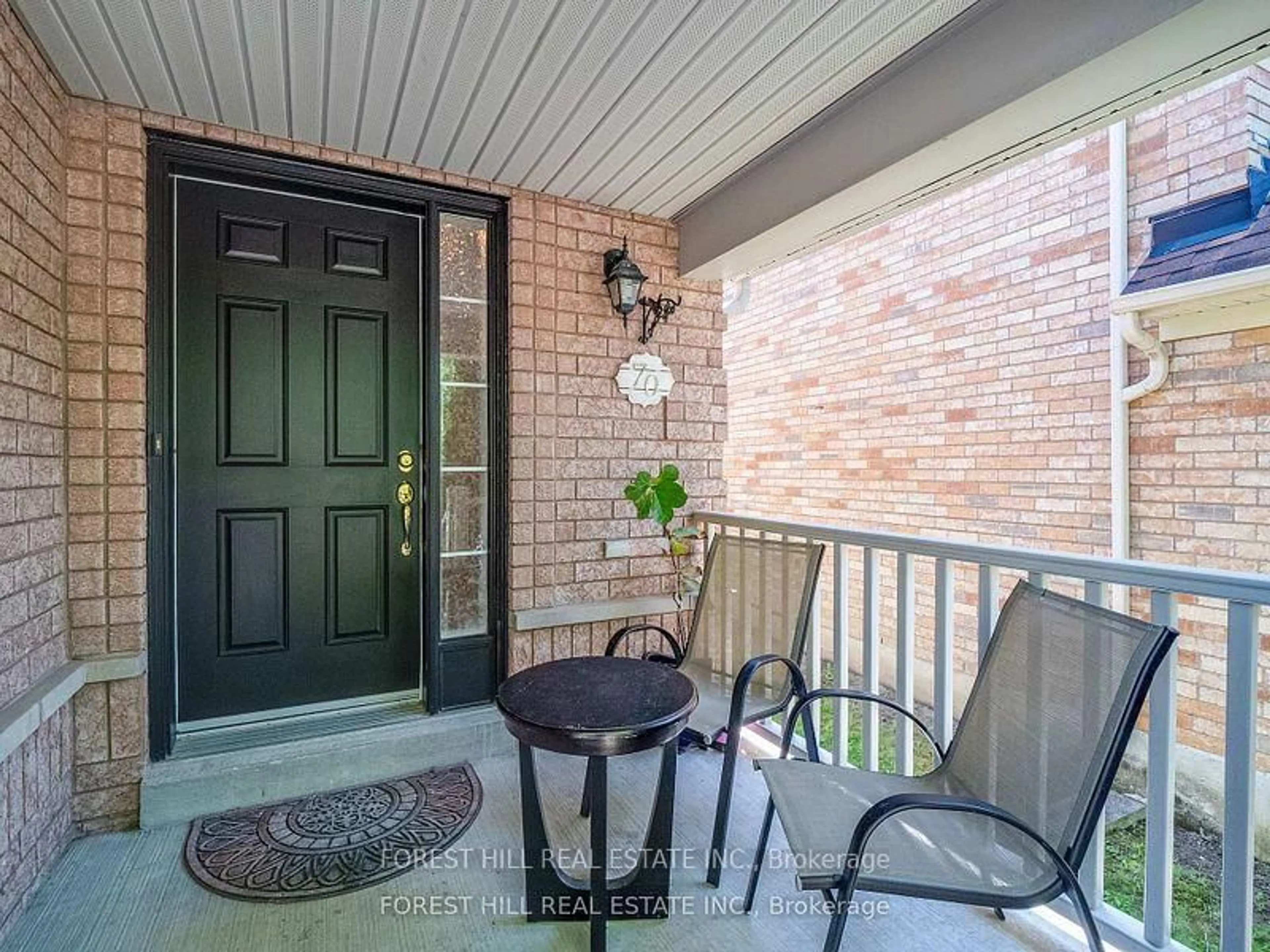 Indoor entryway for 70 Shoniker Dr, Newmarket Ontario L3X 2Y7