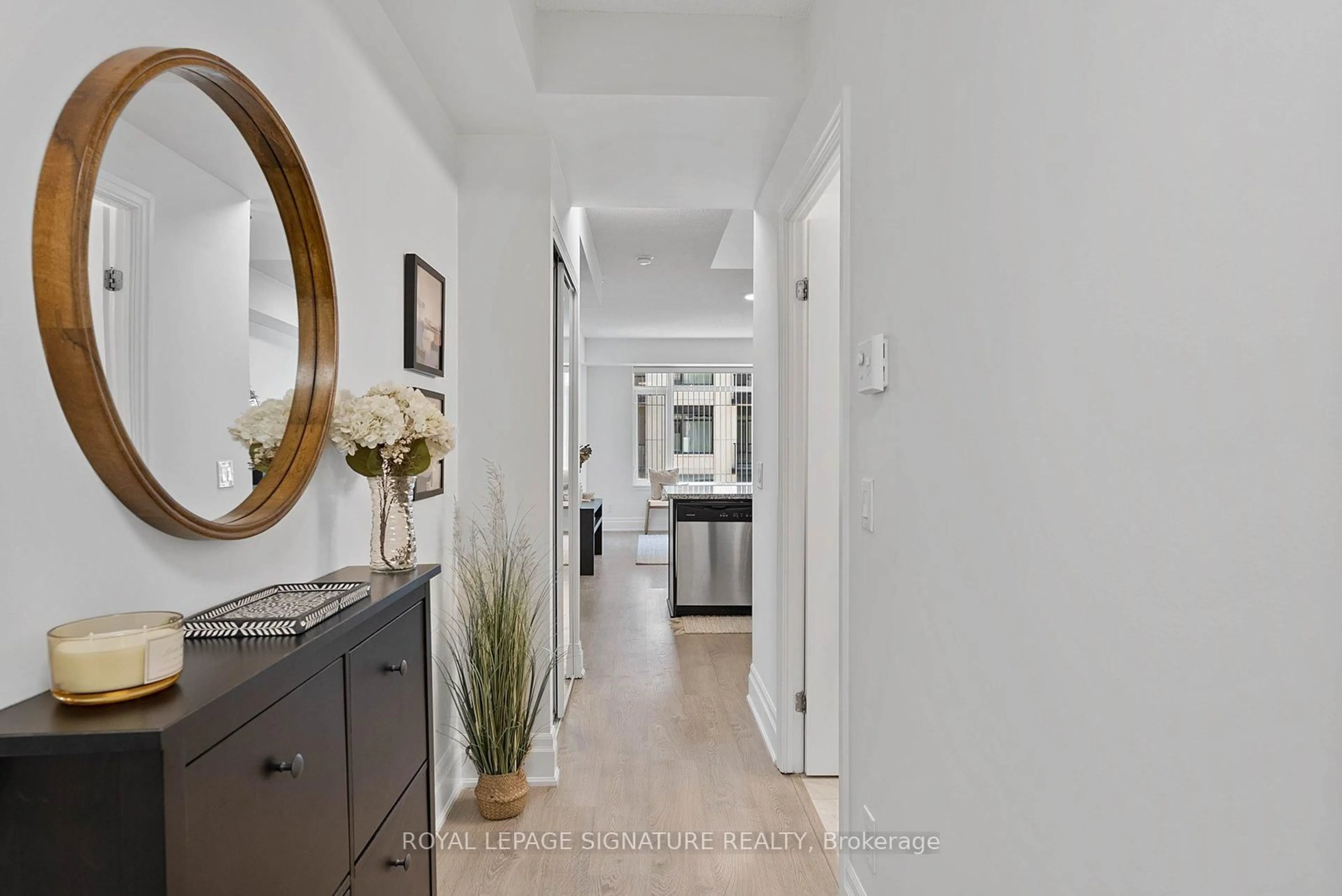 Indoor entryway for 131 UPPER DUKE Cres #412, Markham Ontario L6G 0C9