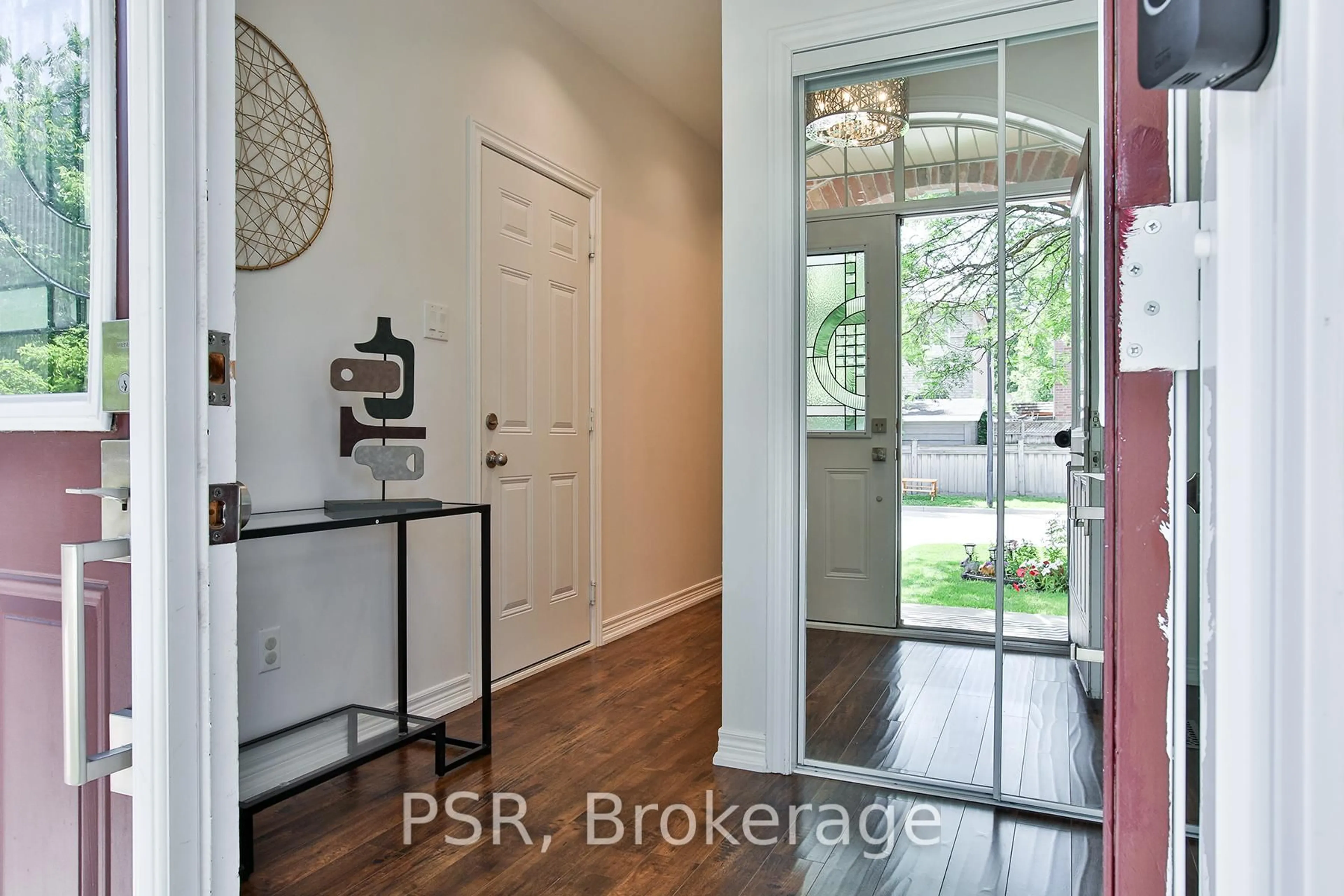 Indoor entryway for 715 John Cole Crt, Newmarket Ontario L3Y 5V7