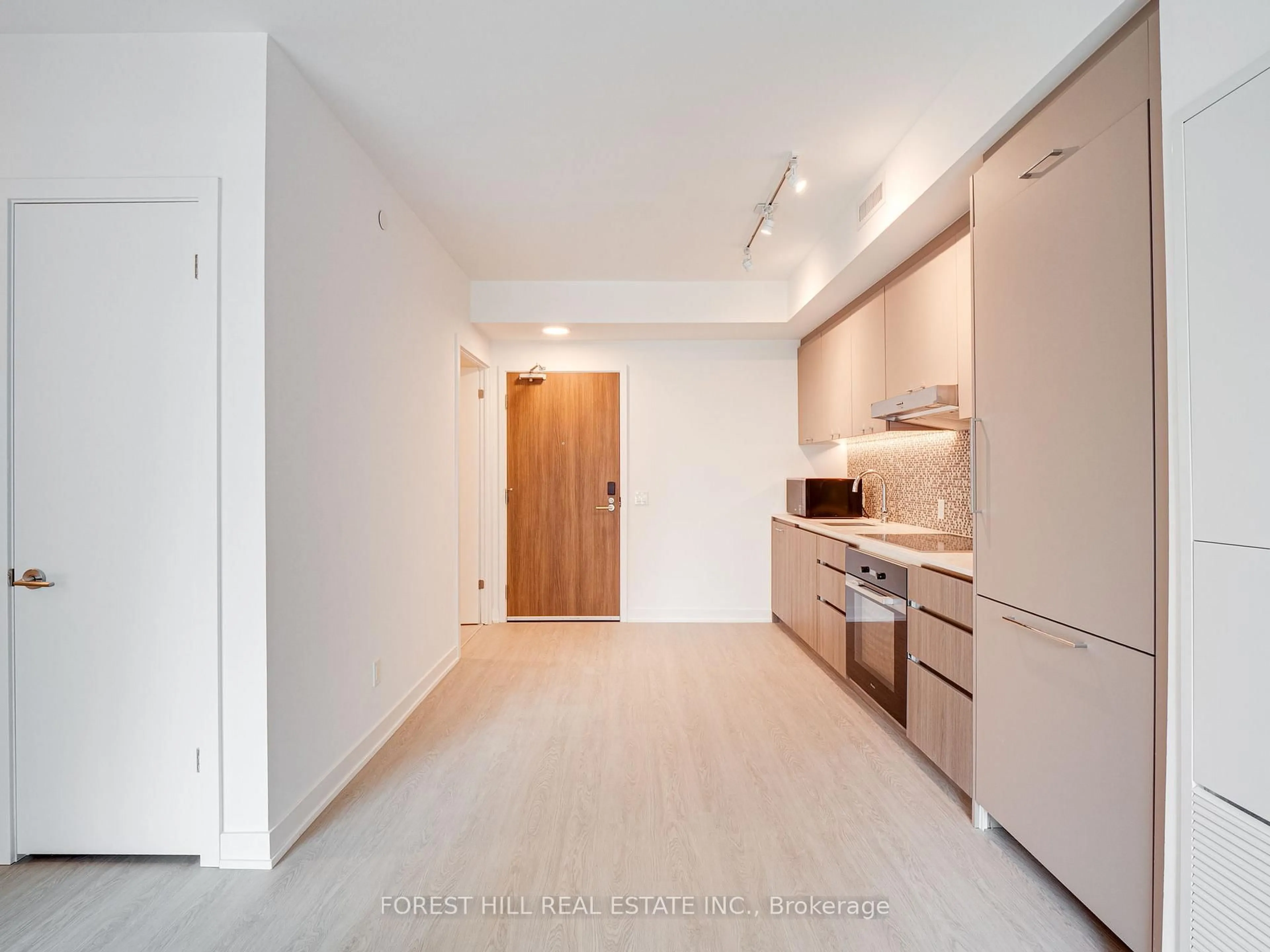Standard kitchen, unknown for 8188 Yonge St, Vaughan Ontario L4J 0M2