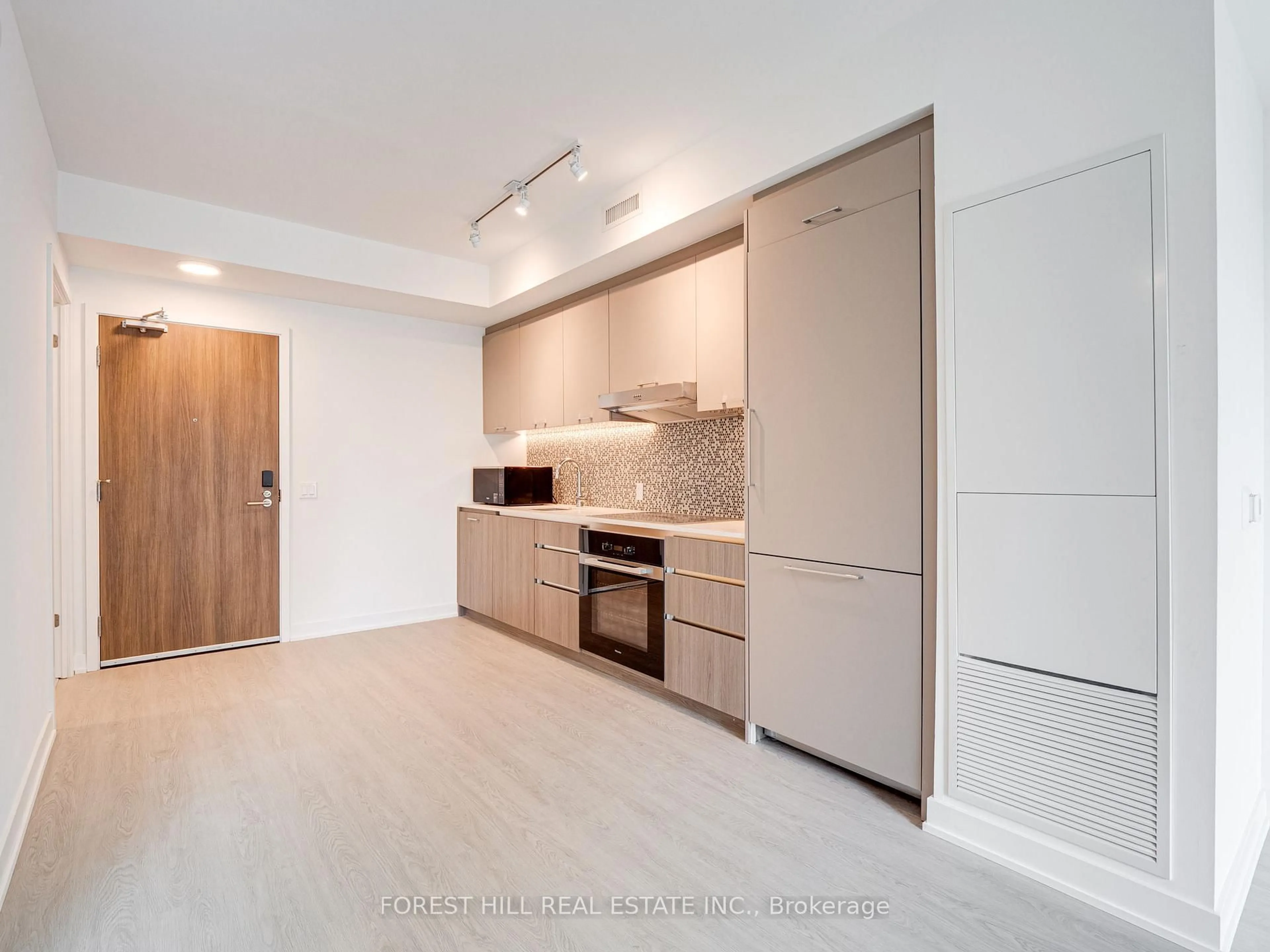 Standard kitchen, unknown for 8188 Yonge St, Vaughan Ontario L4J 0M2
