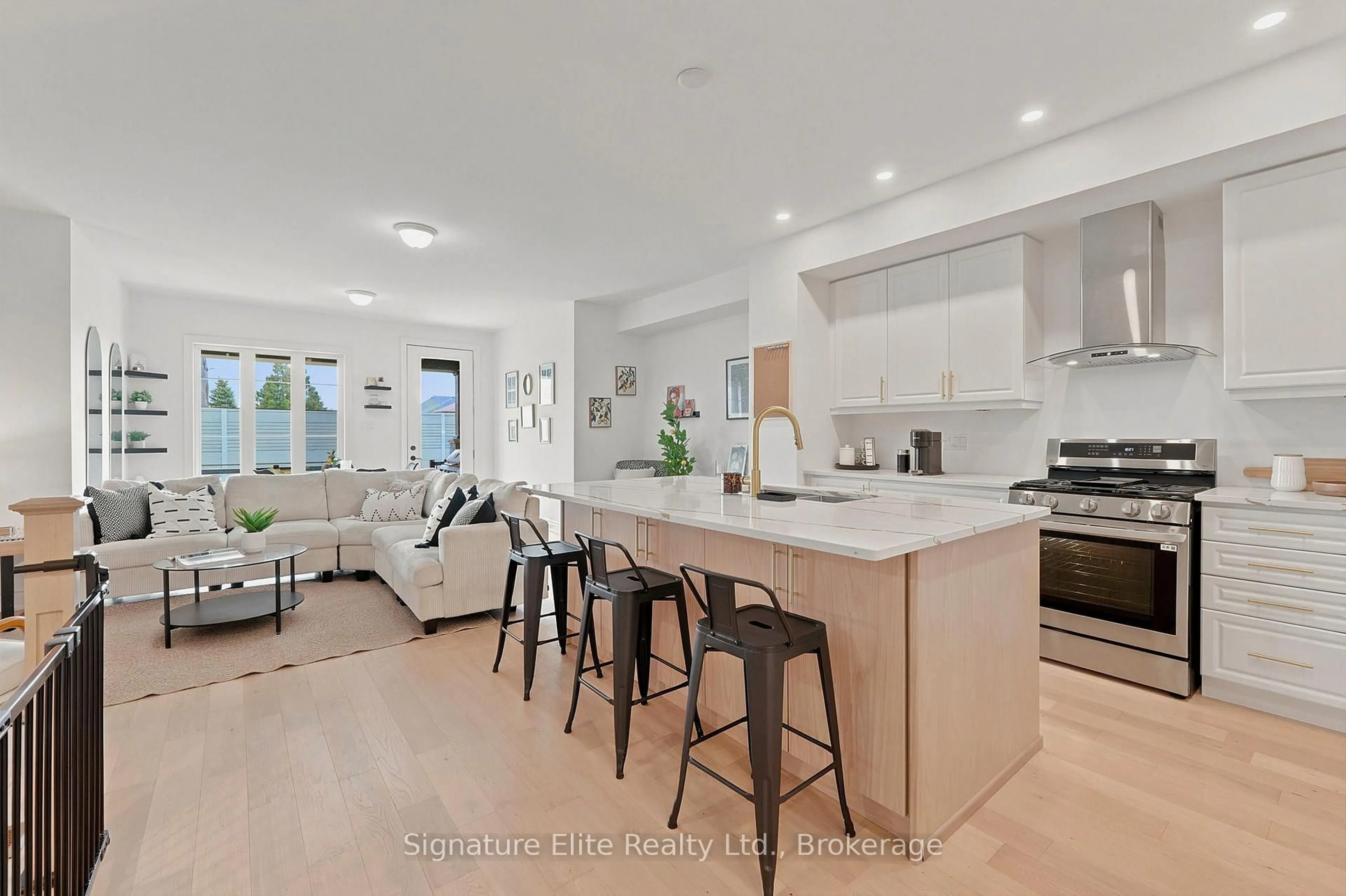 Open concept kitchen, unknown for 12 Kiernan Cres, New Tecumseth Ontario L9R 0V4