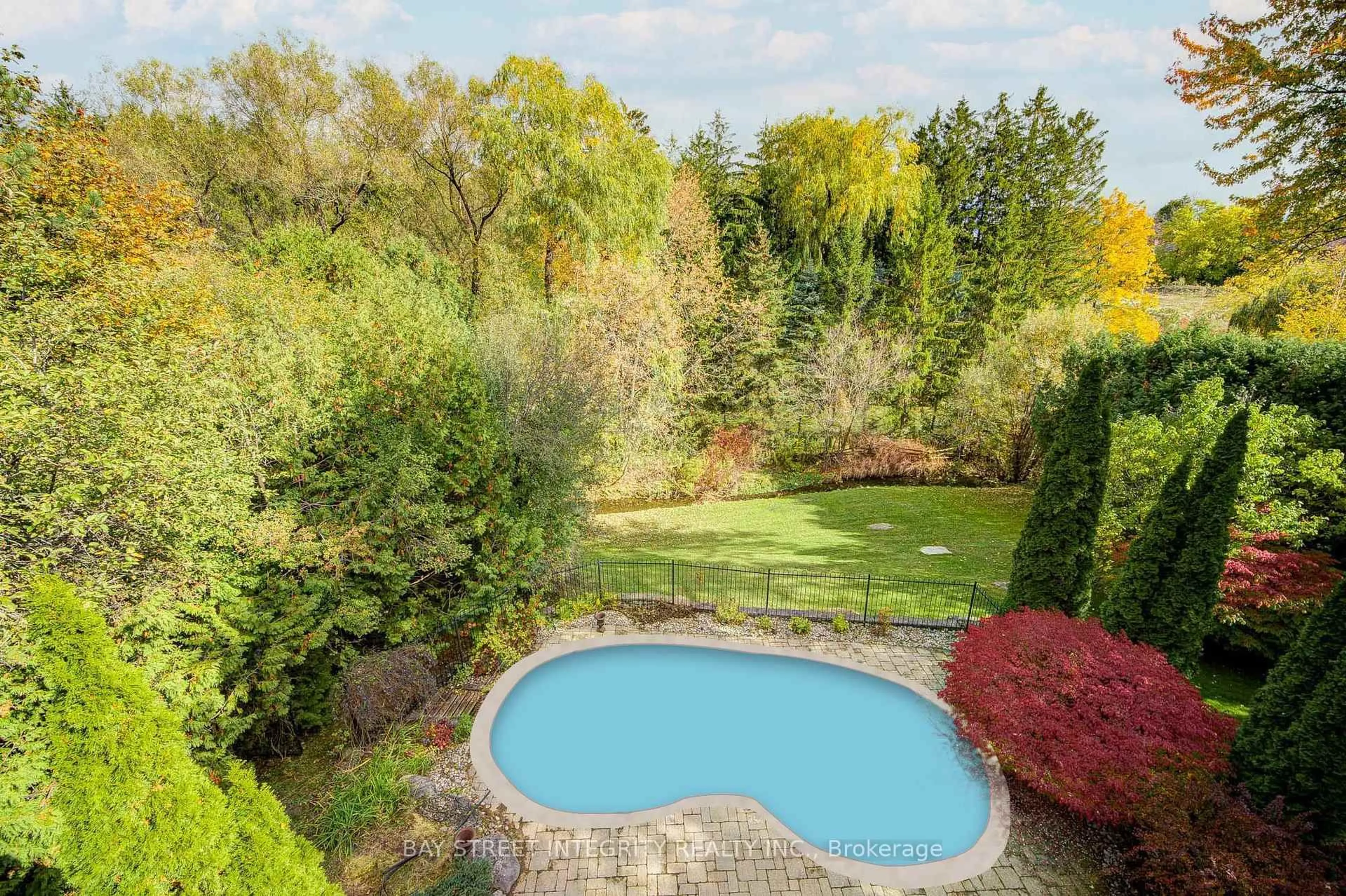 Pool for 9 Highland Crt, Aurora Ontario L4G 2S9