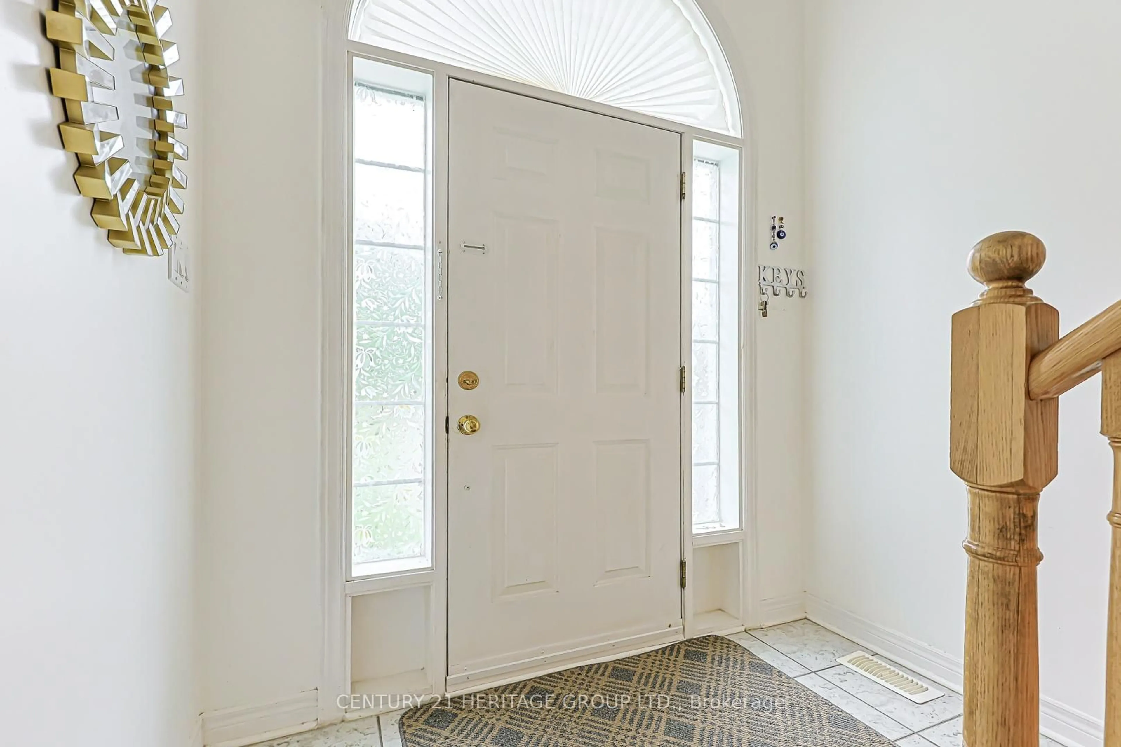 Indoor entryway for 24 Smith St, Bradford West Gwillimbury Ontario L3Z 3C9