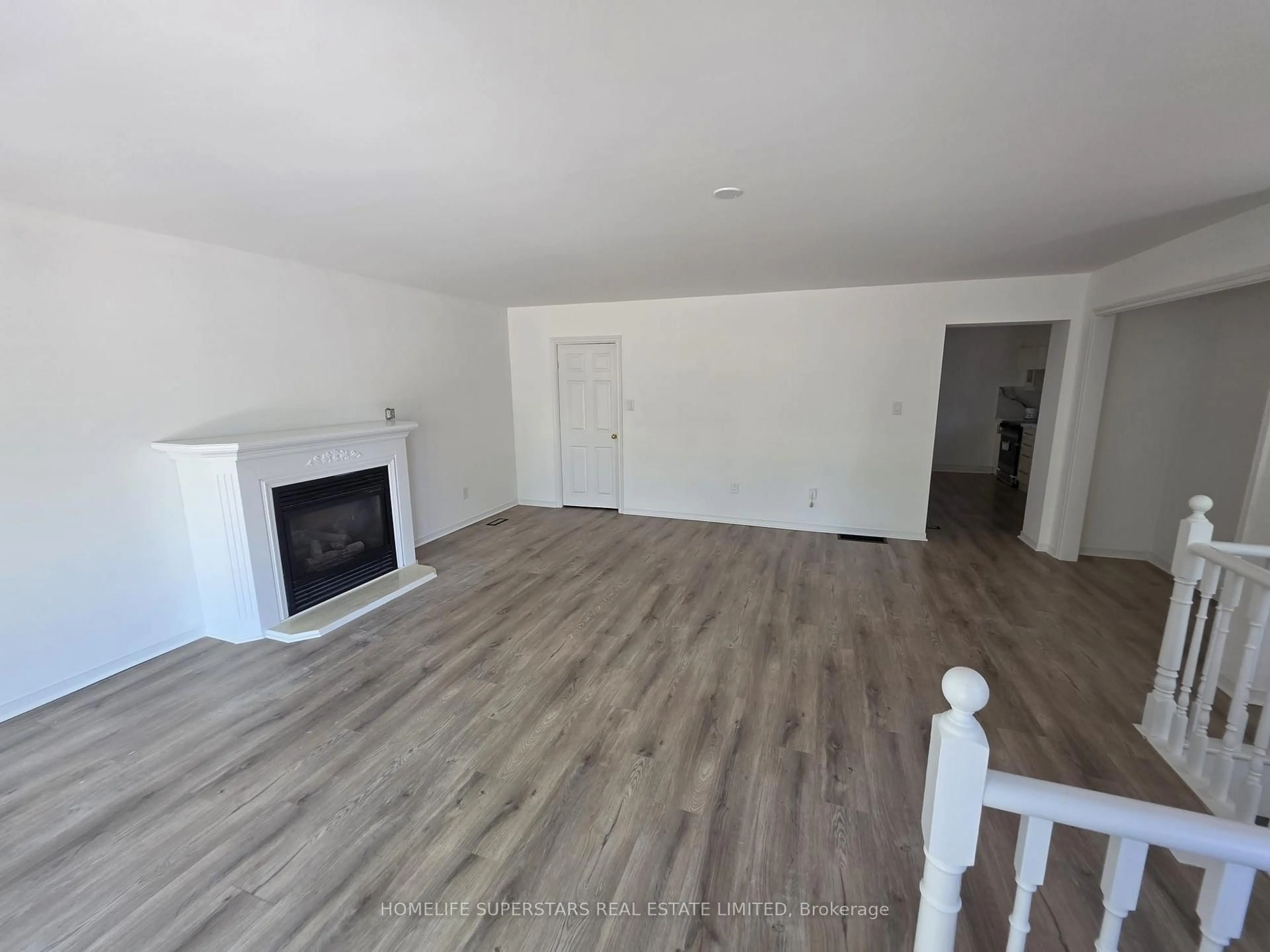 A pic of a room for 103 Arden Ave, Newmarket Ontario L3Y 4H7