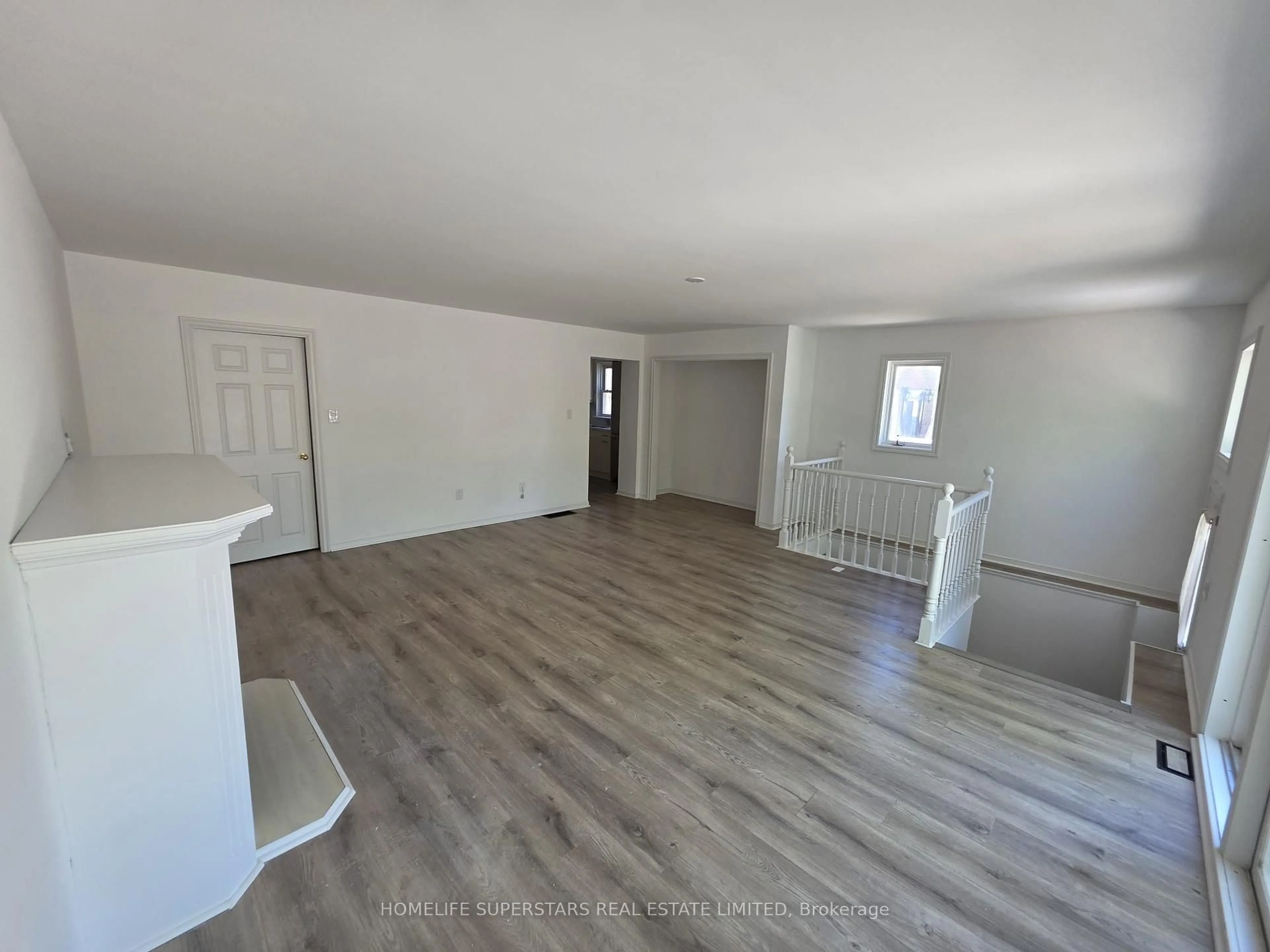 A pic of a room for 103 Arden Ave, Newmarket Ontario L3Y 4H7