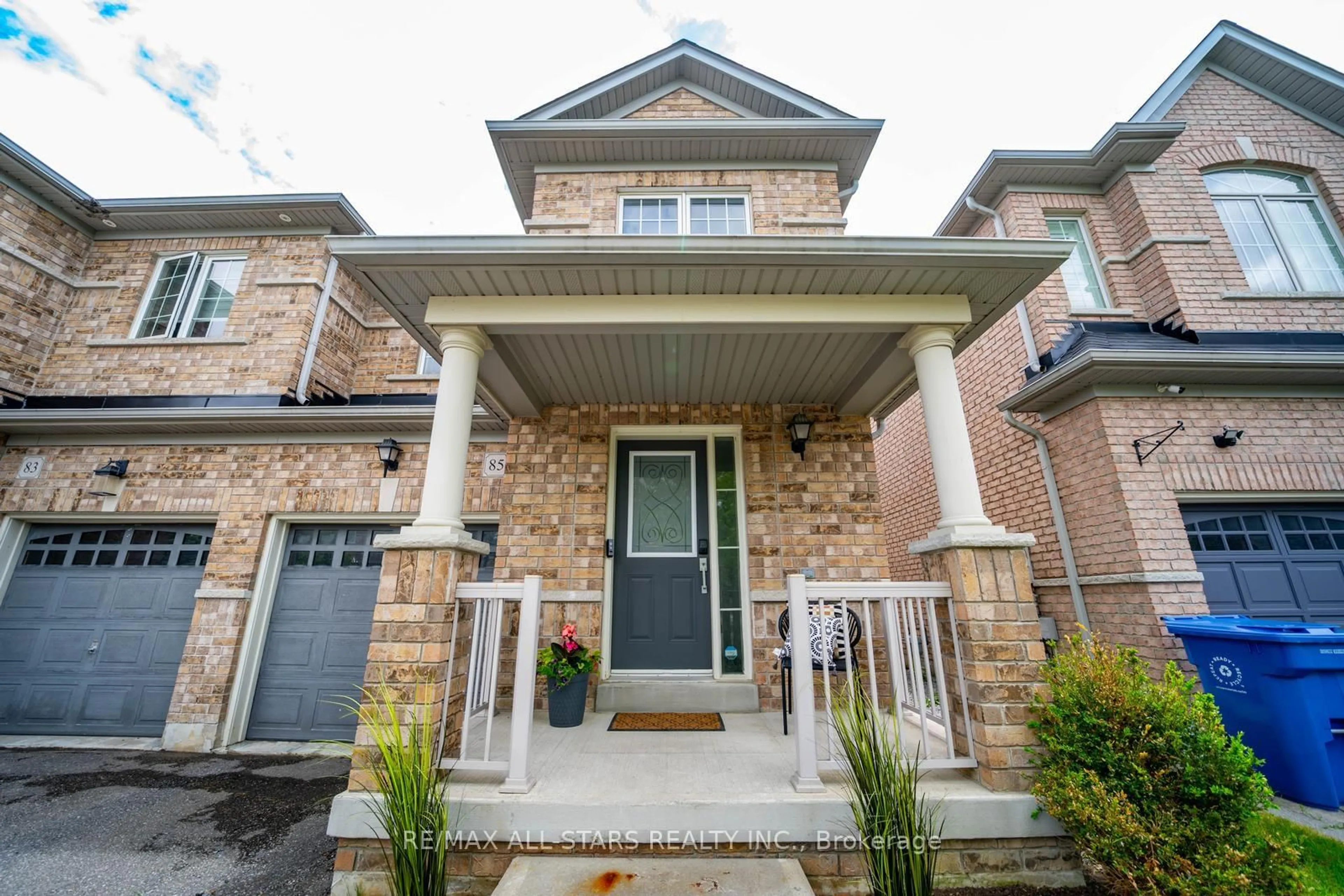 Home with brick exterior material, street for 85 Vera Lynn Cres, Whitchurch-Stouffville Ontario L4A 0X4