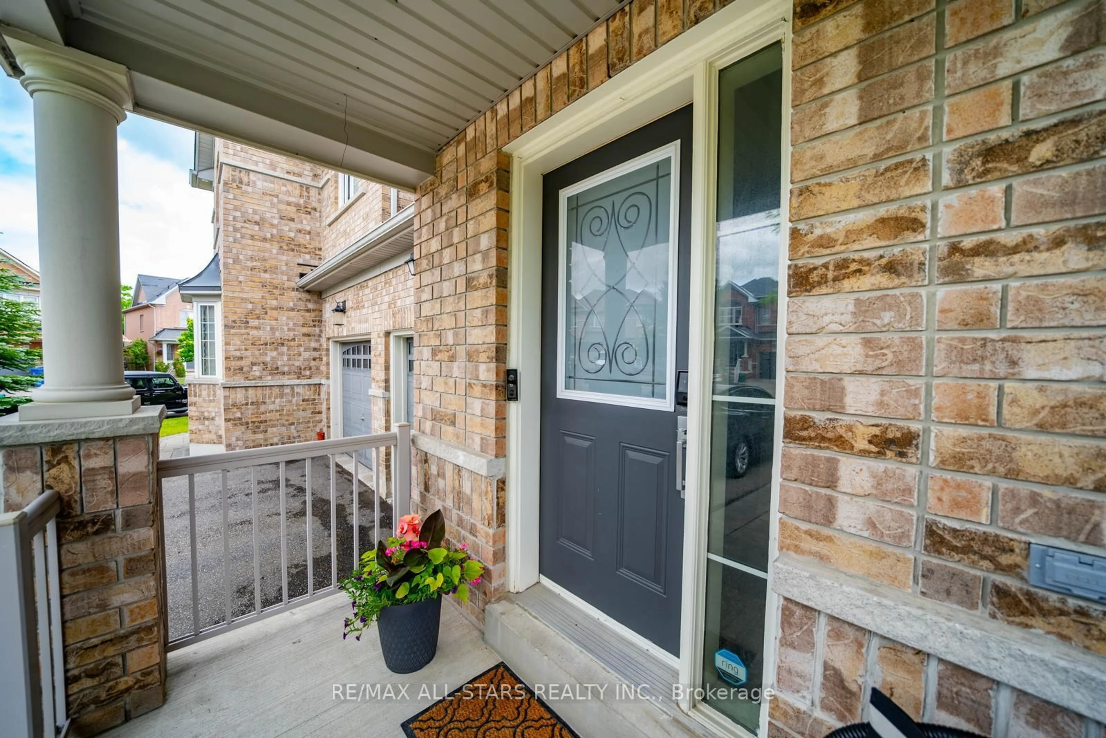 Indoor entryway for 85 Vera Lynn Cres, Whitchurch-Stouffville Ontario L4A 0X4